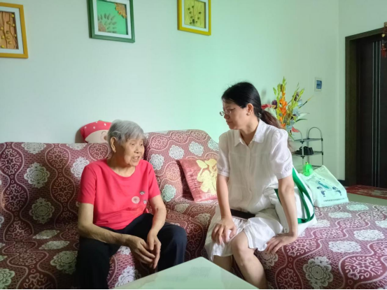 社区敲门送关怀 温情守护暖人心