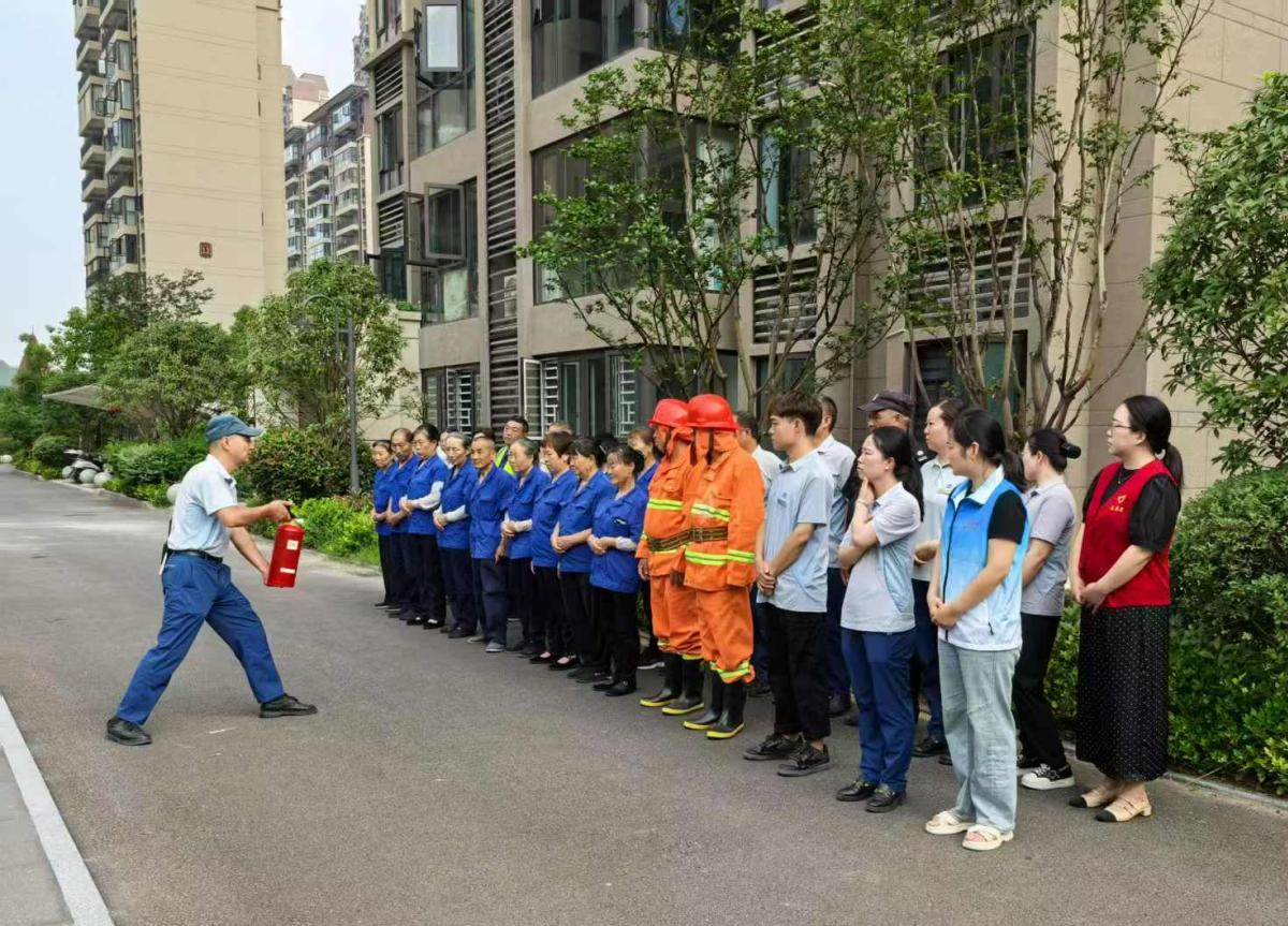 消防安全进社区 应急演练保平安