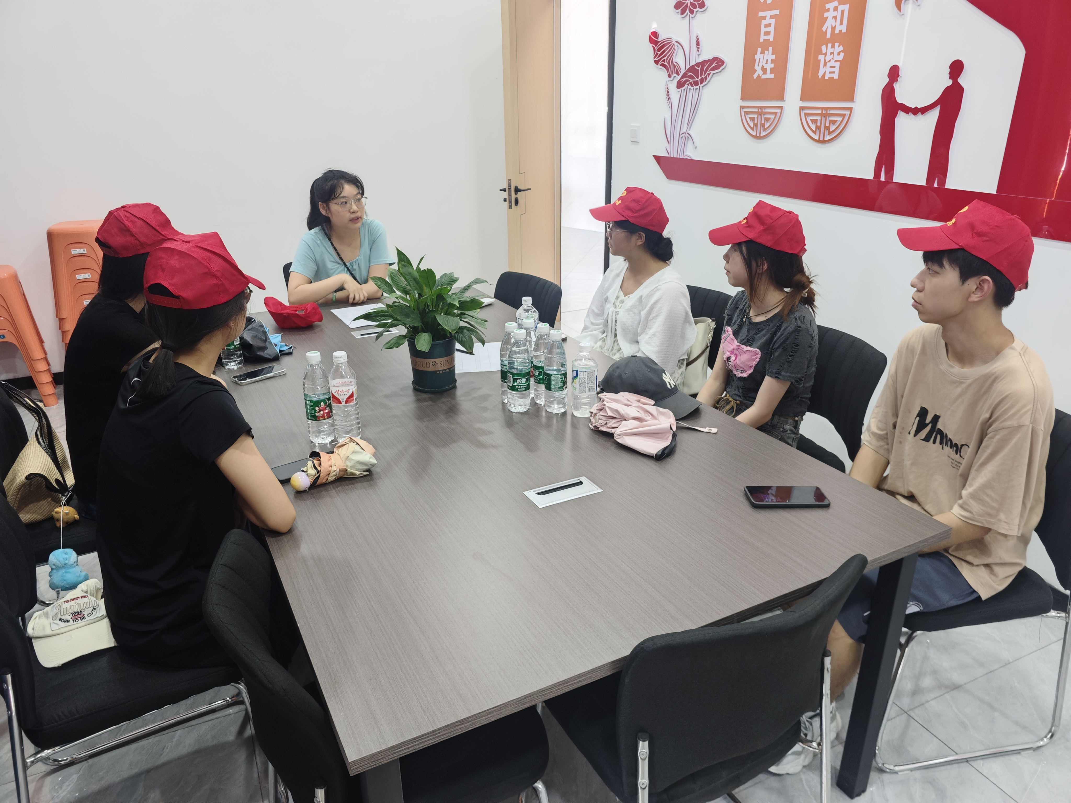 峡江社区为新晋“孩子王”送上岗前“锦囊”