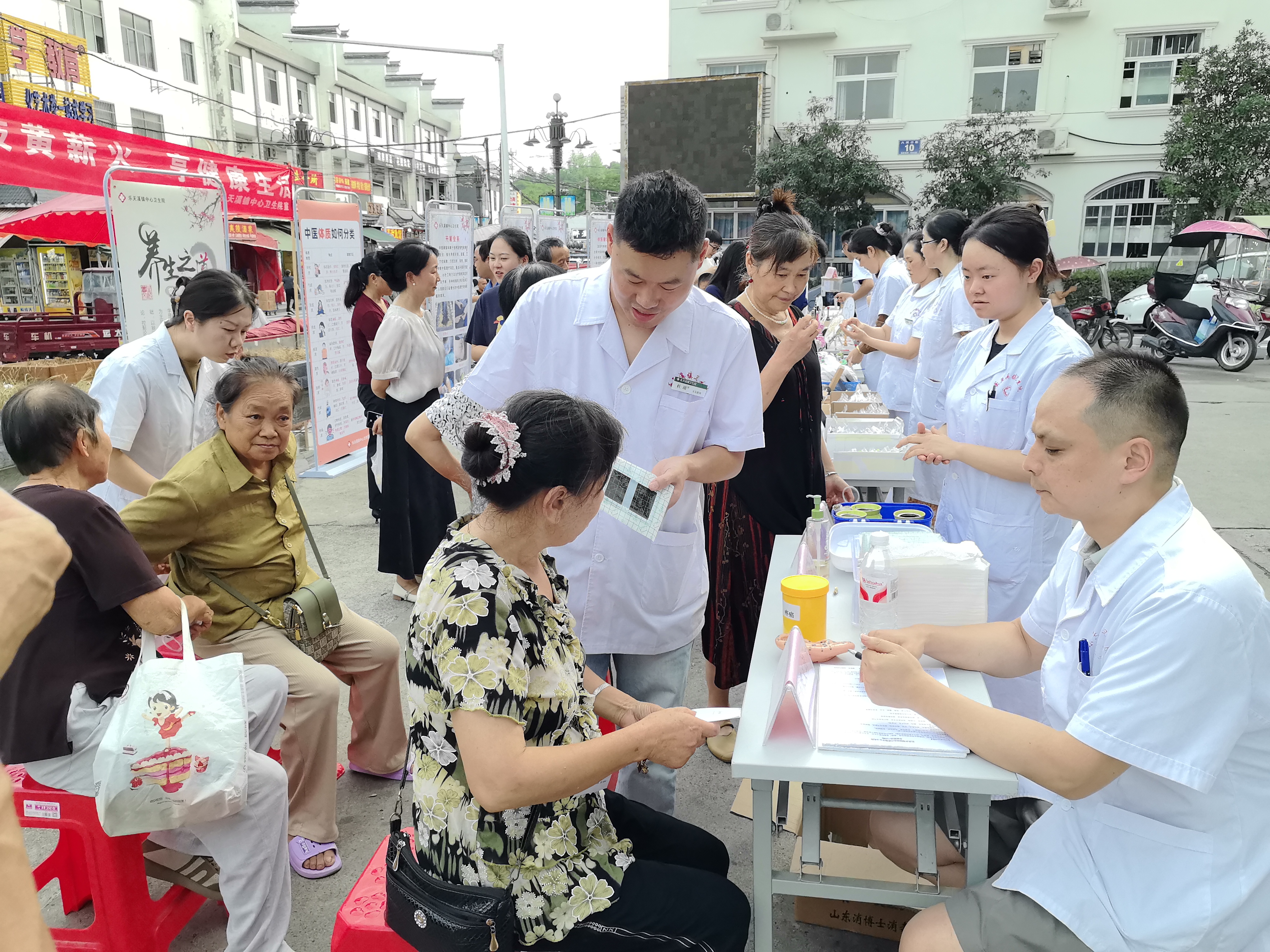 乐天溪镇中心卫生院沉浸式中医药文化市集圆满举办