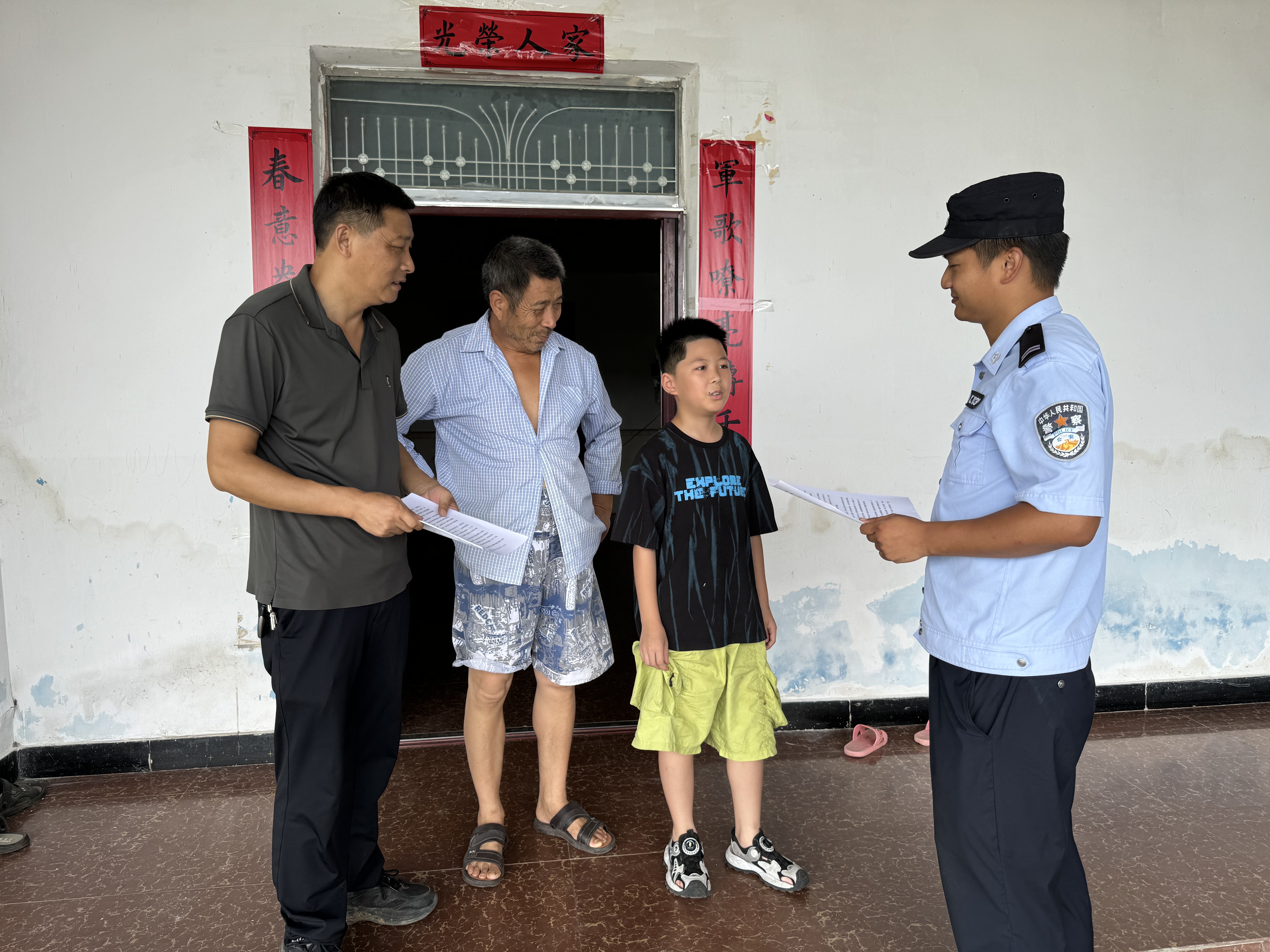 夷陵区鸦鹊岭镇：“警村”联动 共护平安暑期
