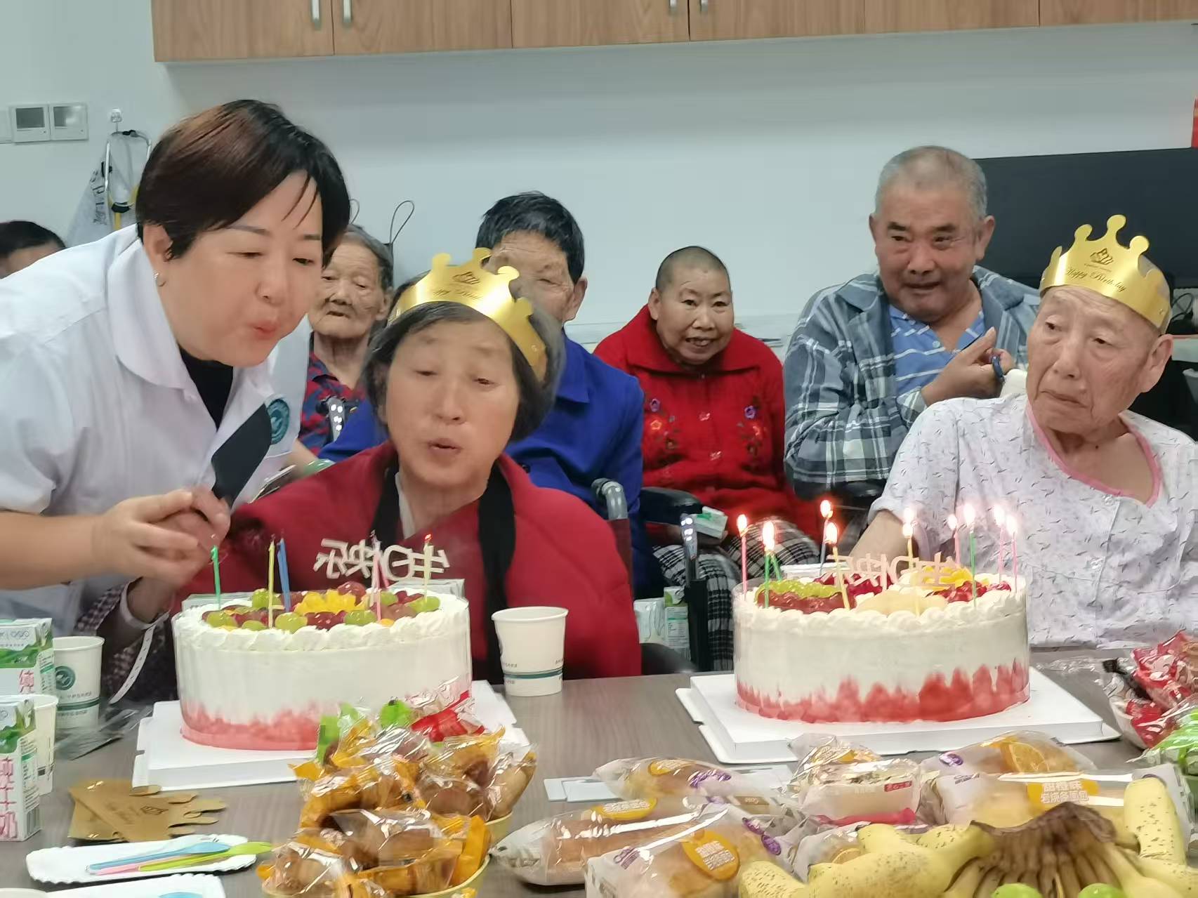 温情洋溢 共庆生辰