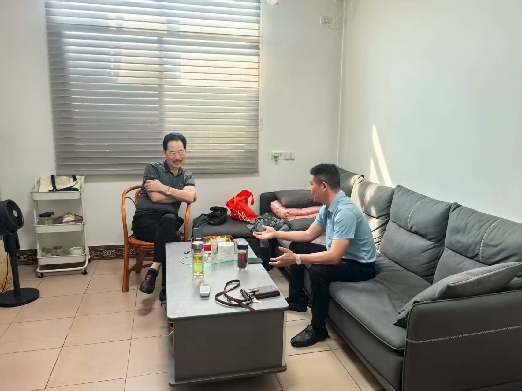 鸦鹊岭：入户走访暖人心 倾听党员心声强根基