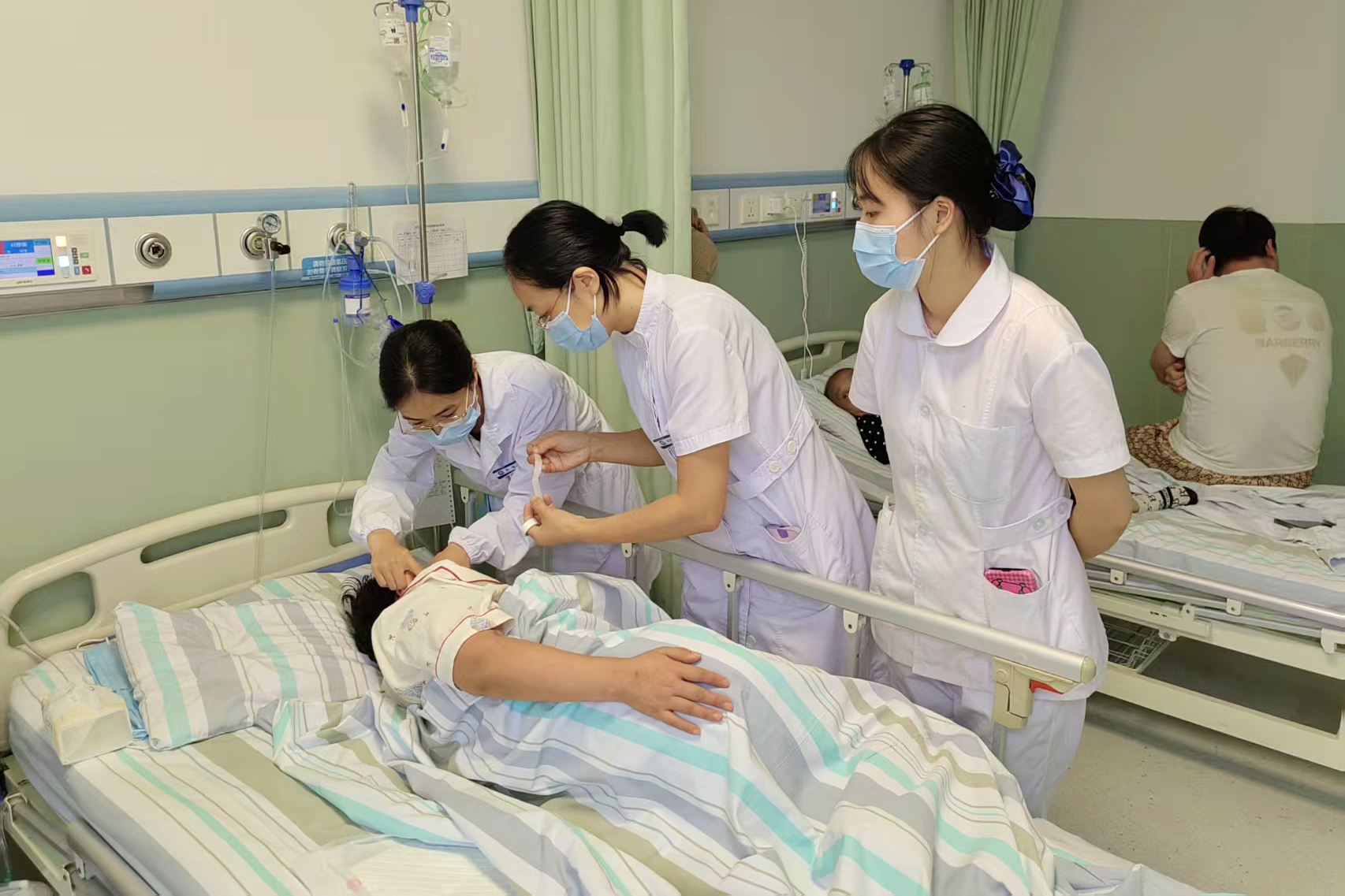 夷陵人民医院完成首例脑胶质瘤患者局麻DSA下输液港植入