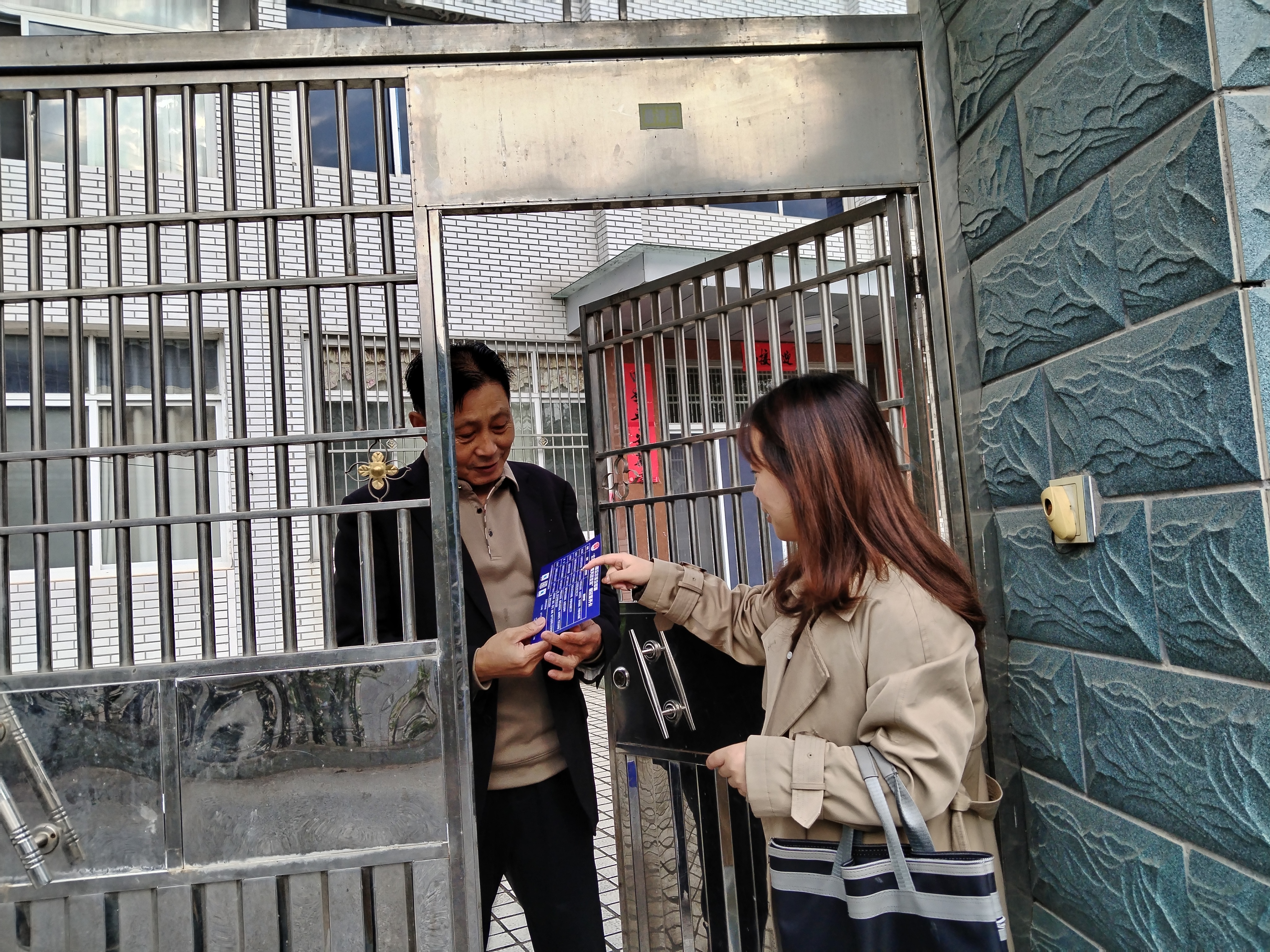 “卡”通法律服务 公共便民资源进家门