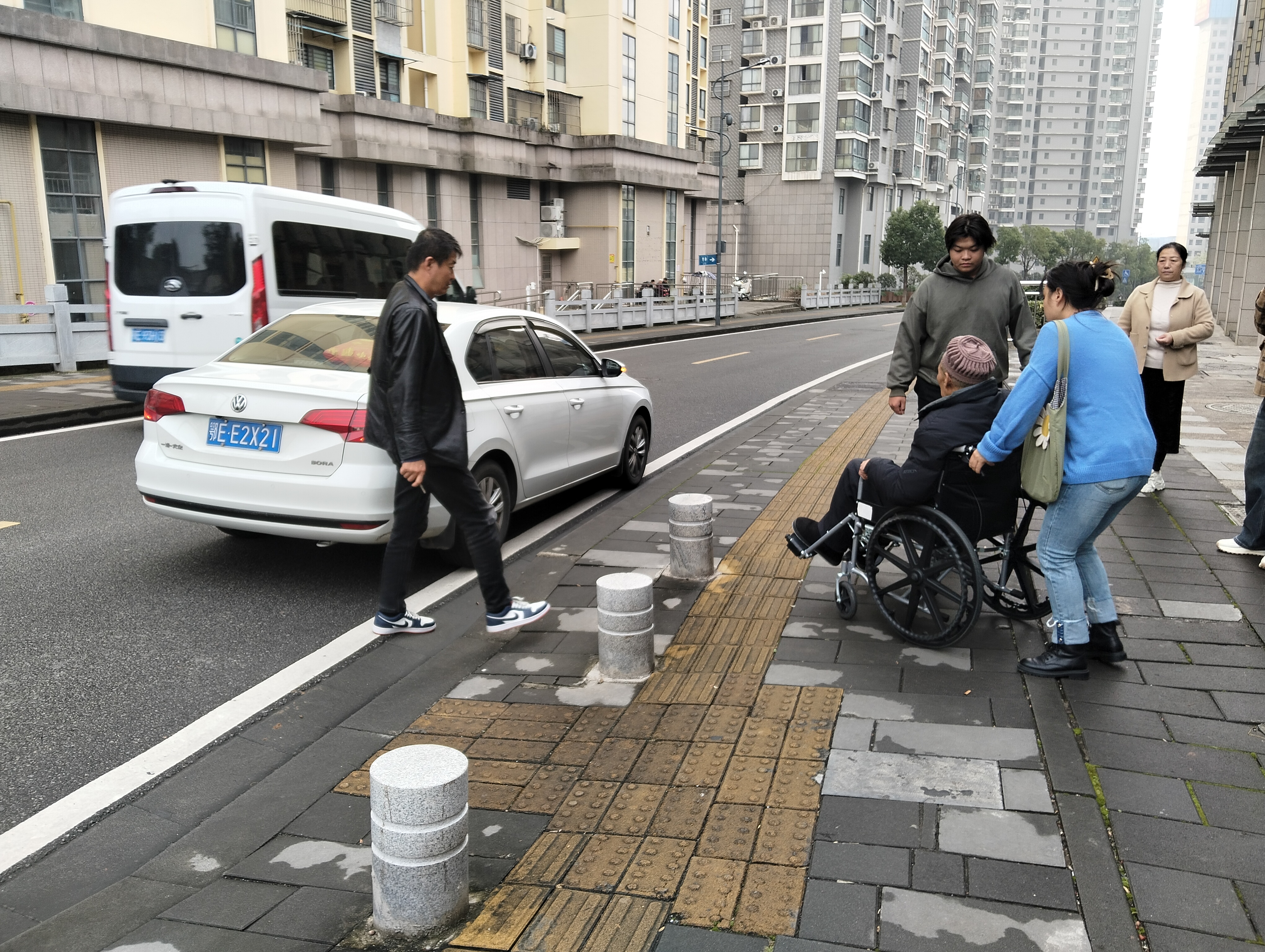 暖心守护不缺位 社区助力寻家人