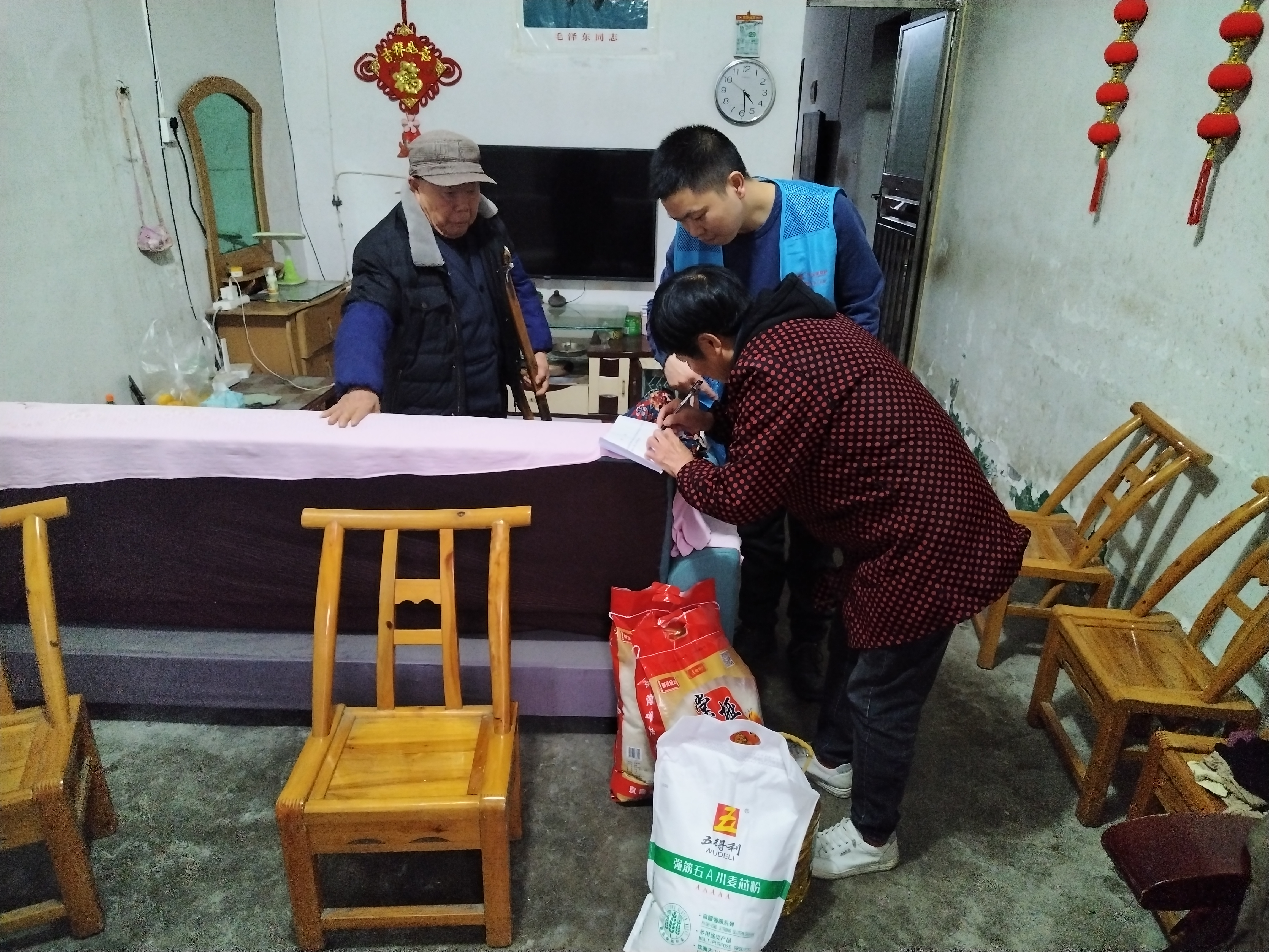 情暖重阳，爱润家园——东城社区慰问困难残疾老人