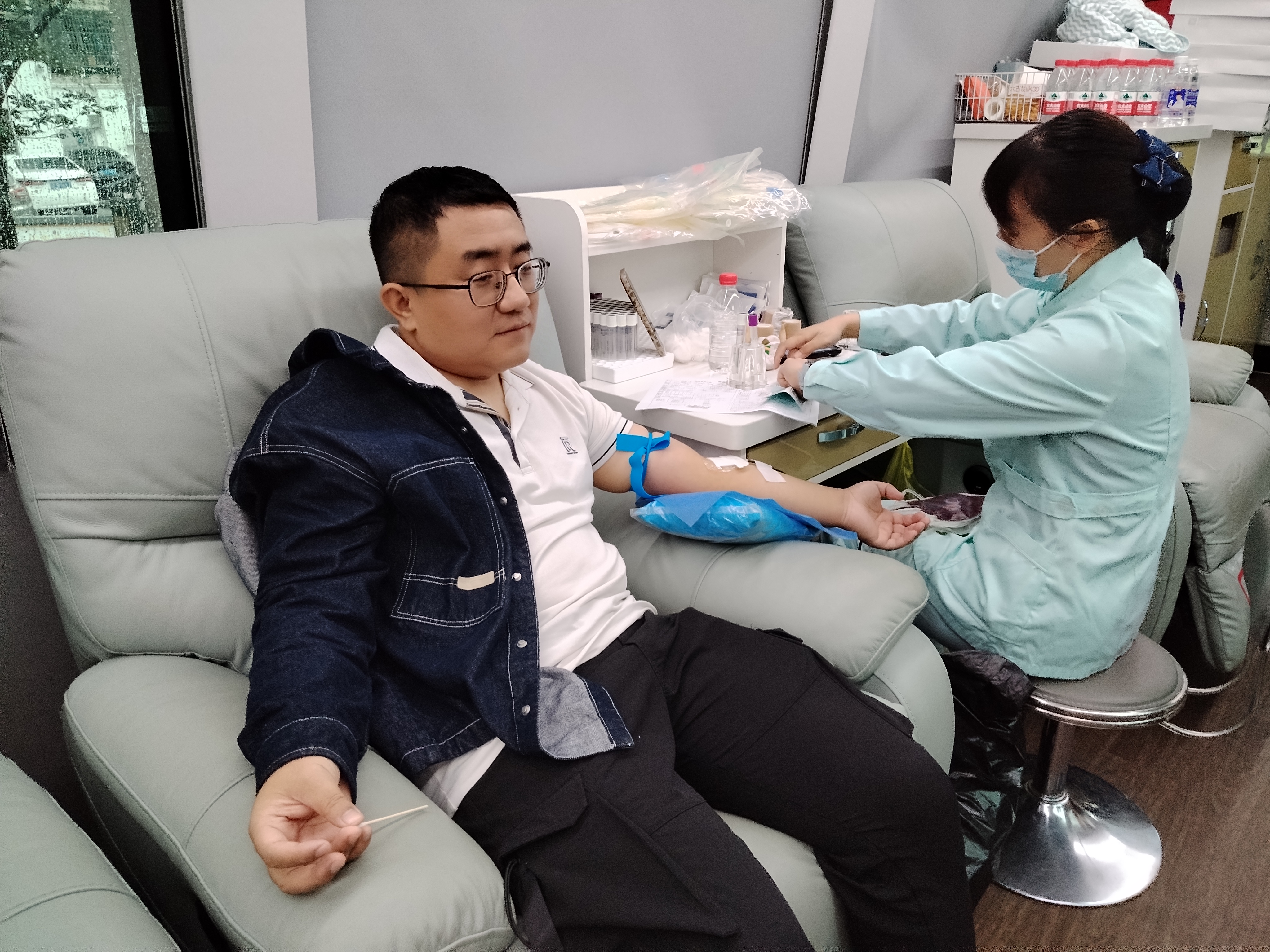 无偿献血献爱心   真情传递暖人心