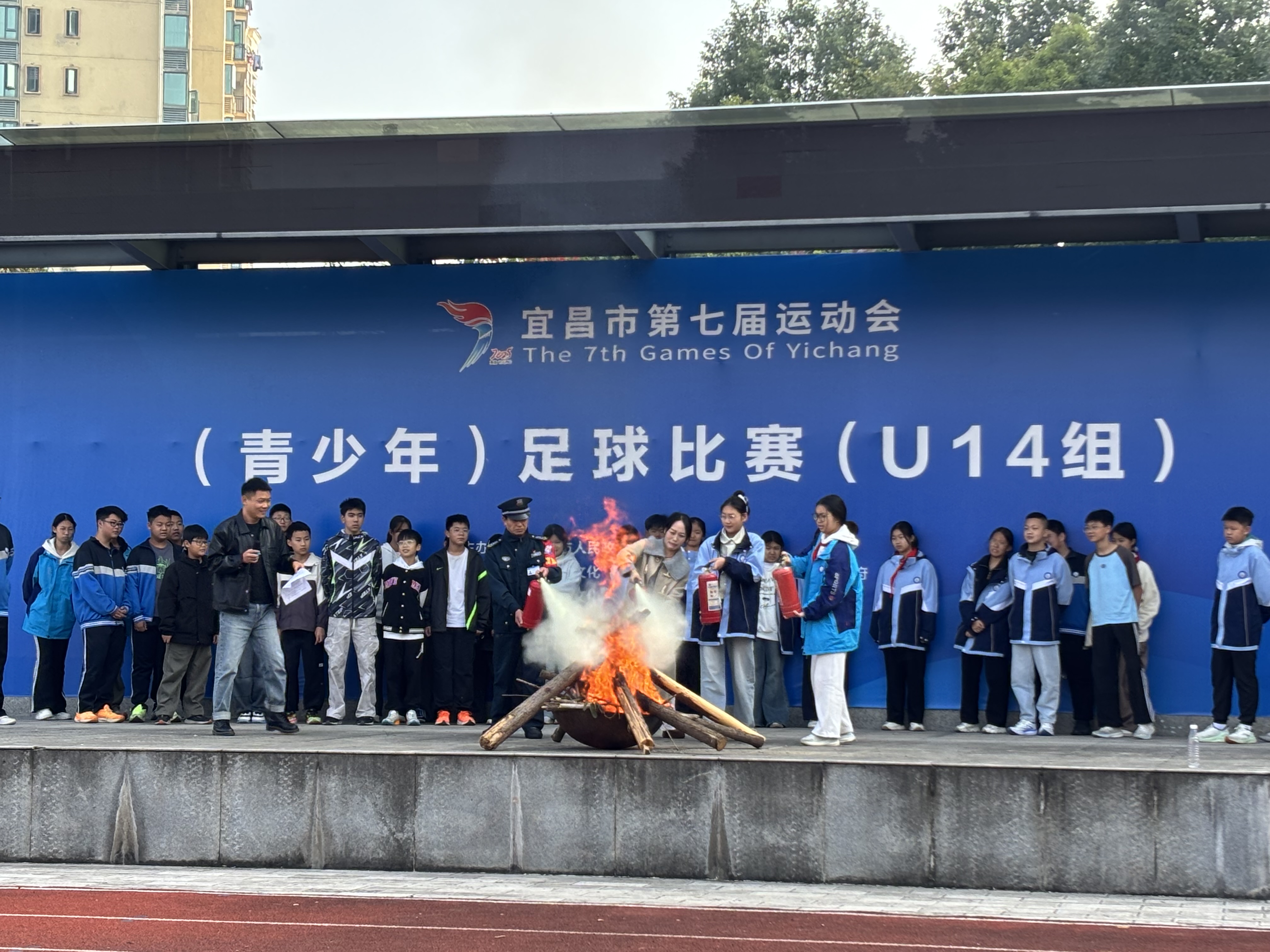 东湖初中开展消防安全应急演练