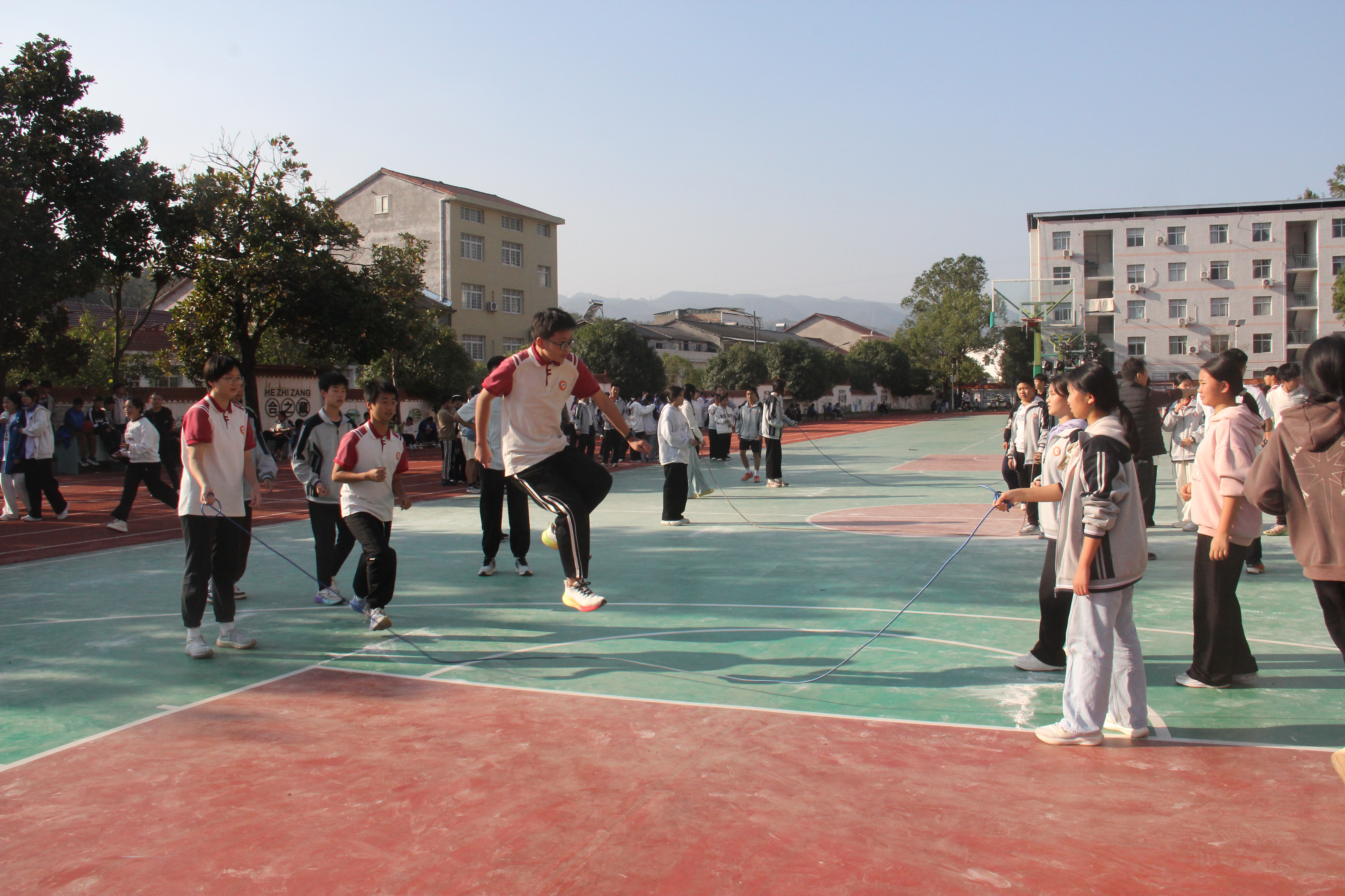 体艺燃情润校园 青春逐梦绽芳华