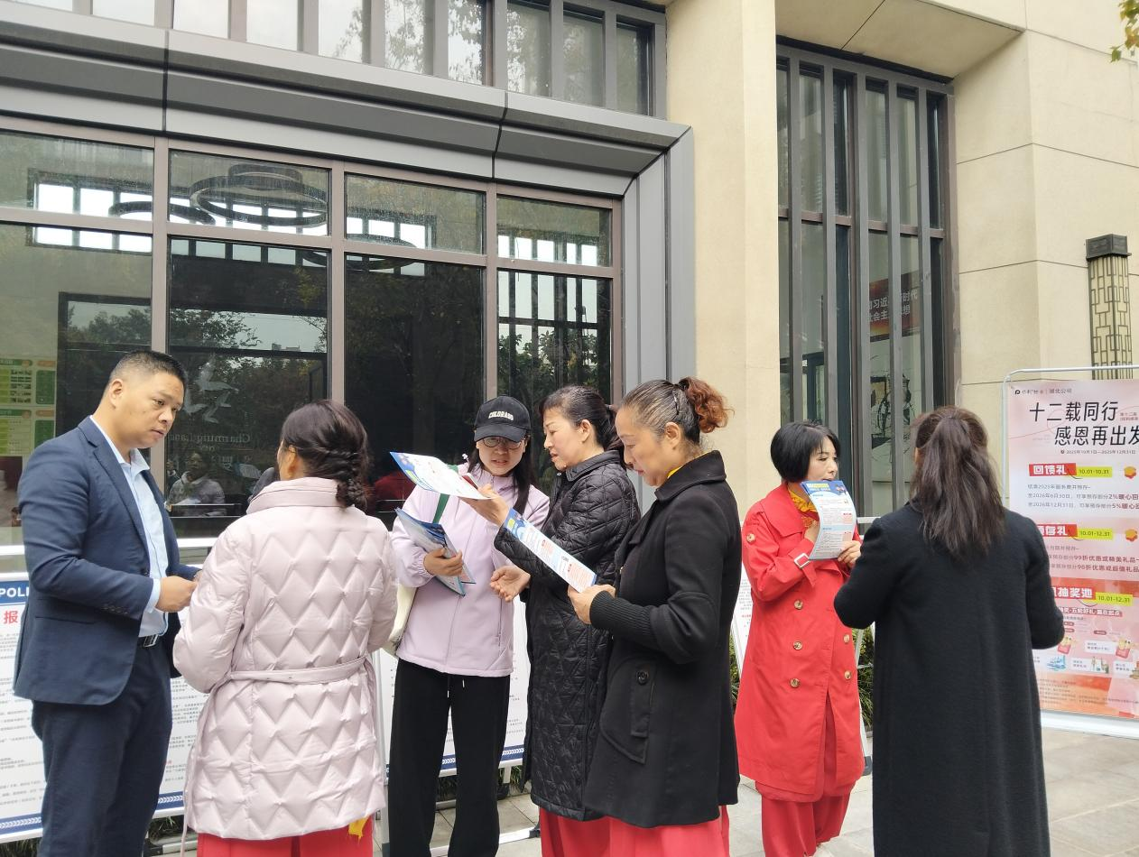 锦湖社区：便民服务进小区，反诈宣传入民心