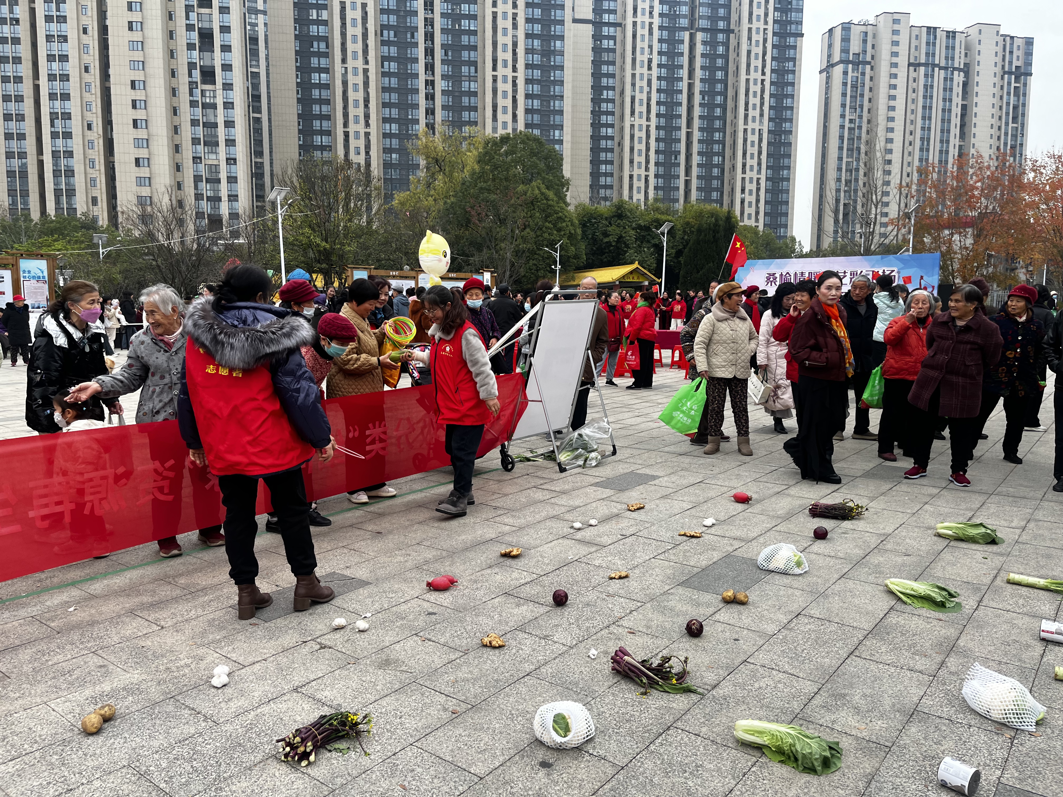 “纸间循绿”让书香与蔬香飘满社区