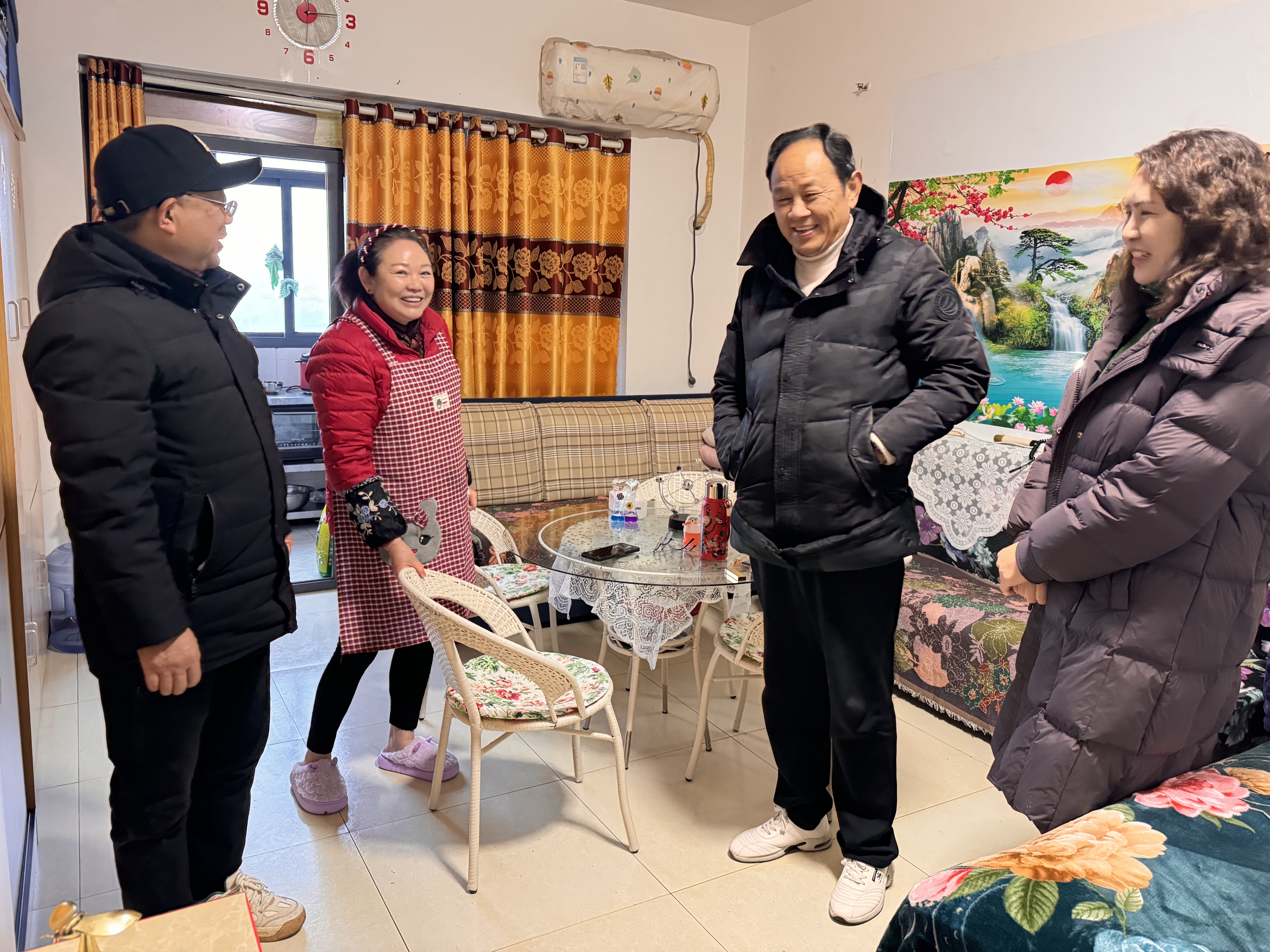 鄢家河村：寒冬送温暖 关怀暖人心