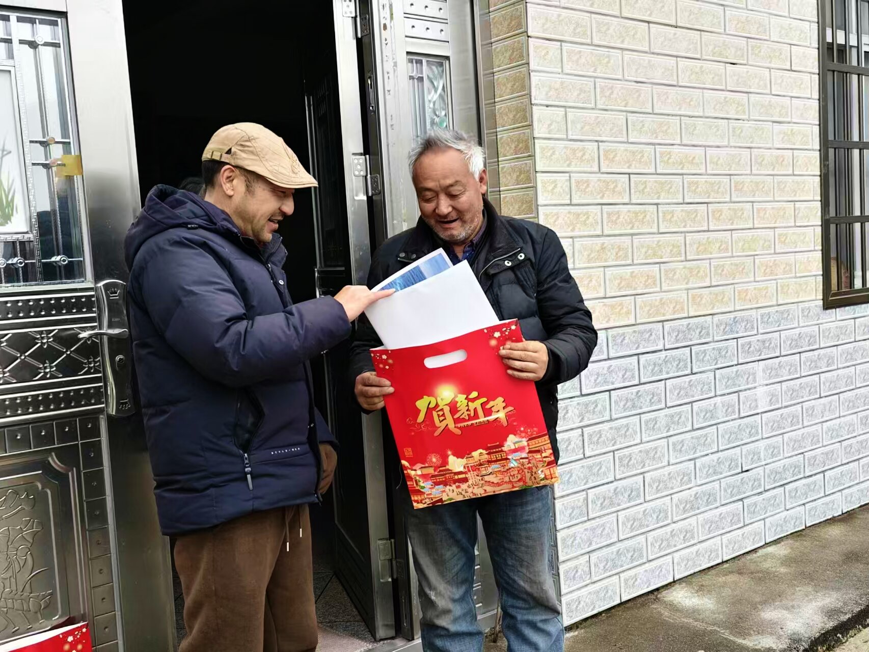 邓村乡江坪村：志愿服务暖寒冬 军民同心迎新春