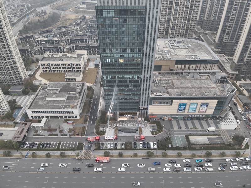 夷陵区消防救援局组织开展高层建筑火灾实战演练