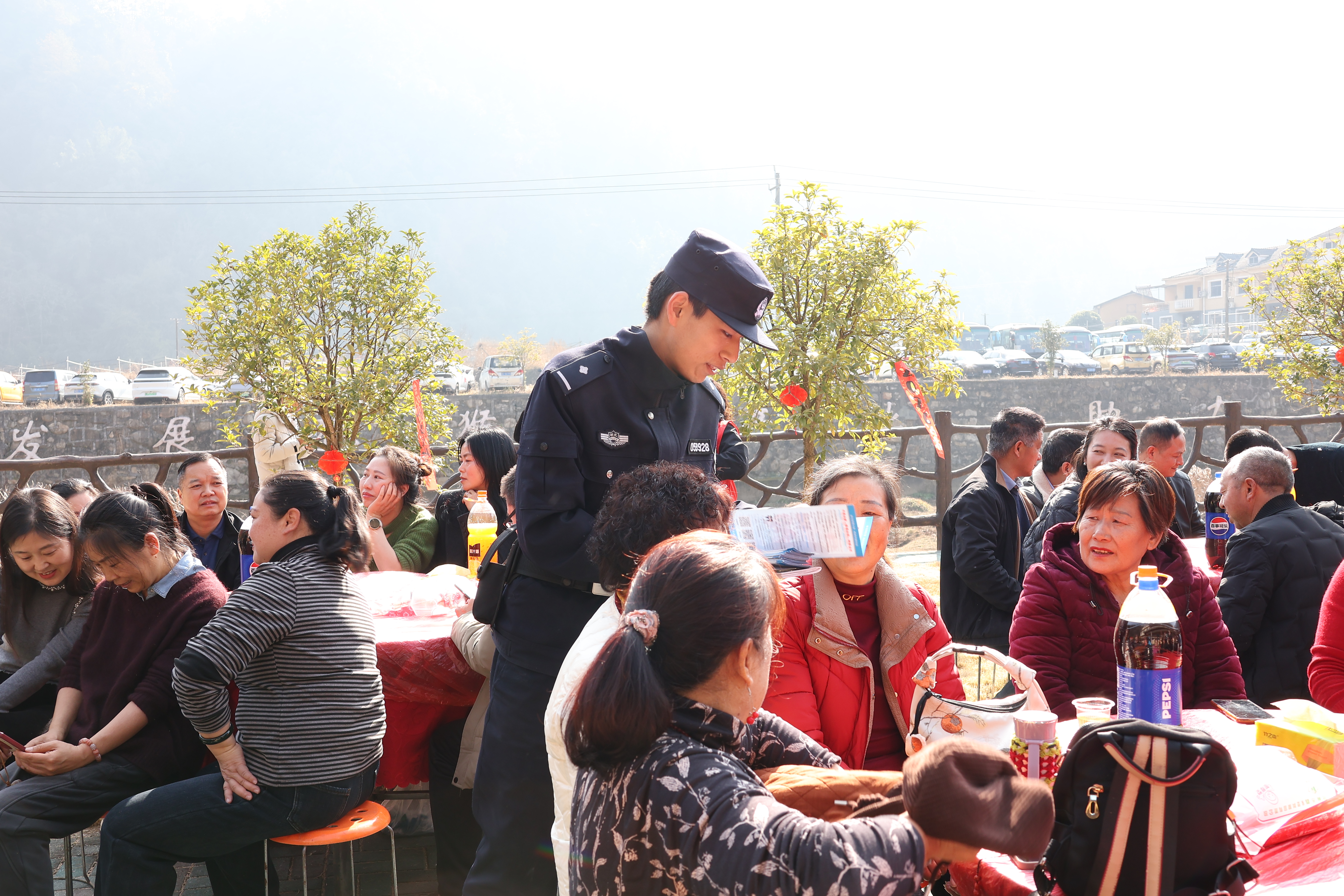 禁毒防毒进宴席 平安守护暖民心