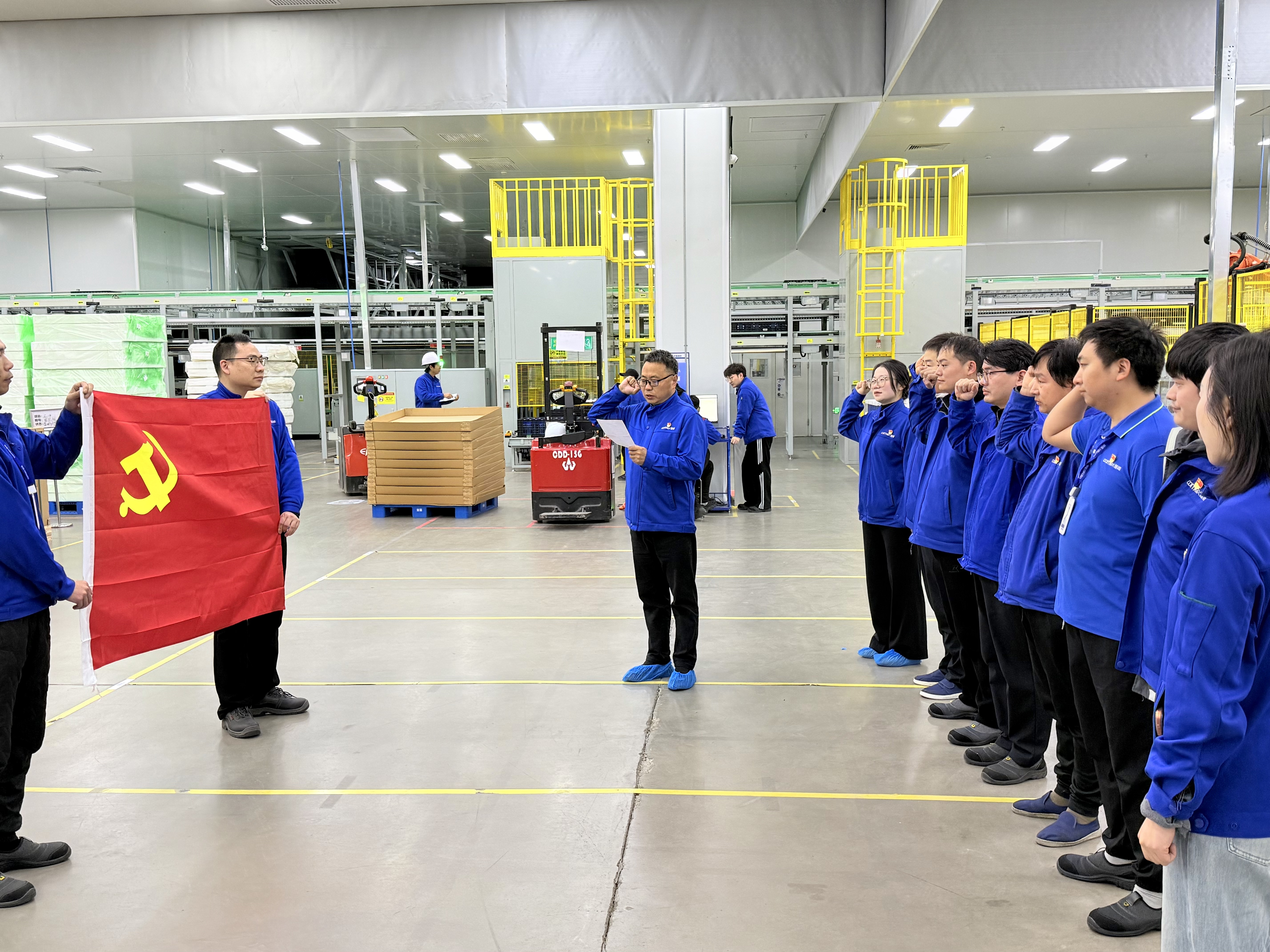 党员徽章闪耀在一线：楚能公司党支部举行党员亮身份活动