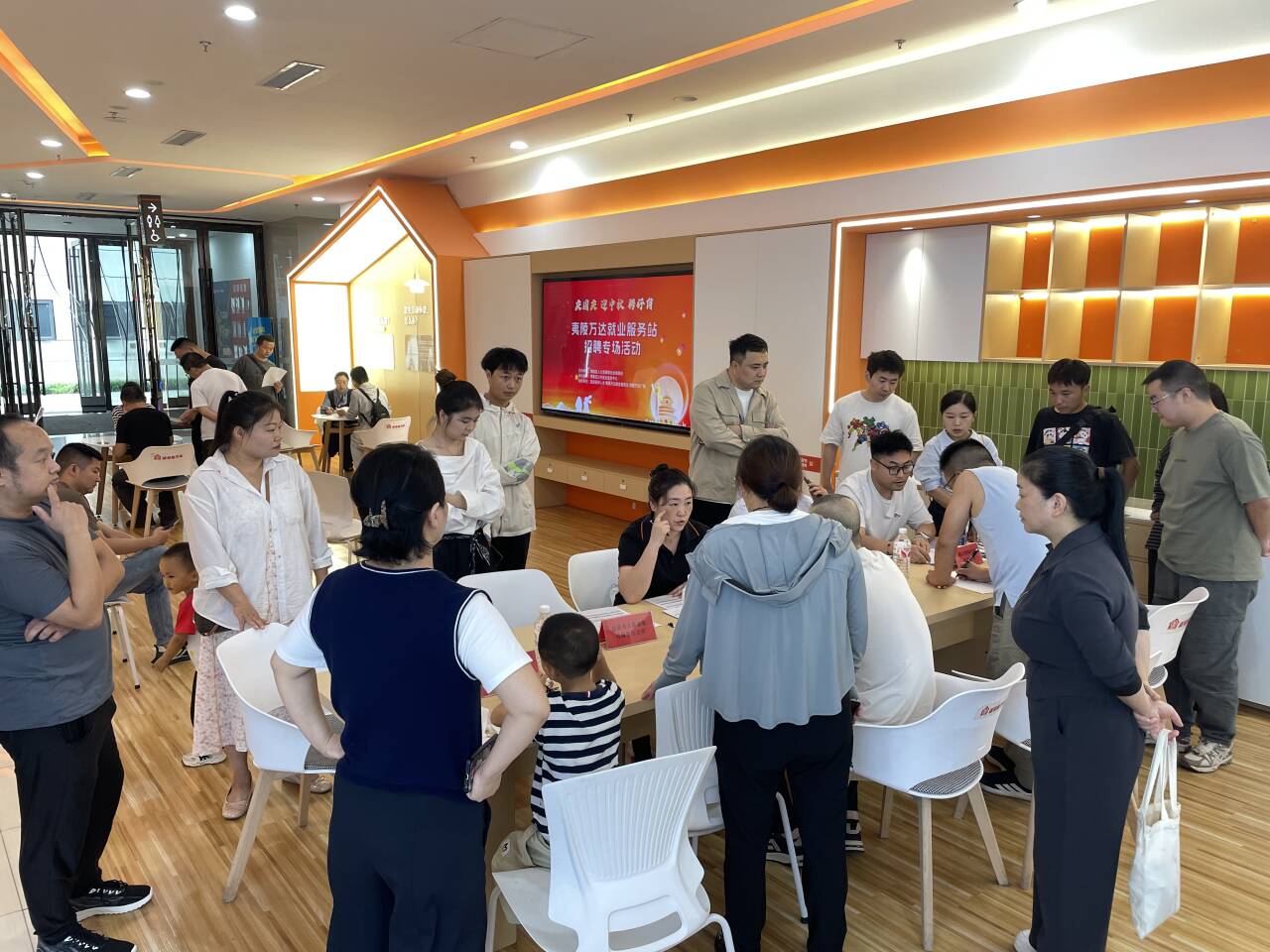 夷陵区：百场招聘构筑全链条就业服务新生态