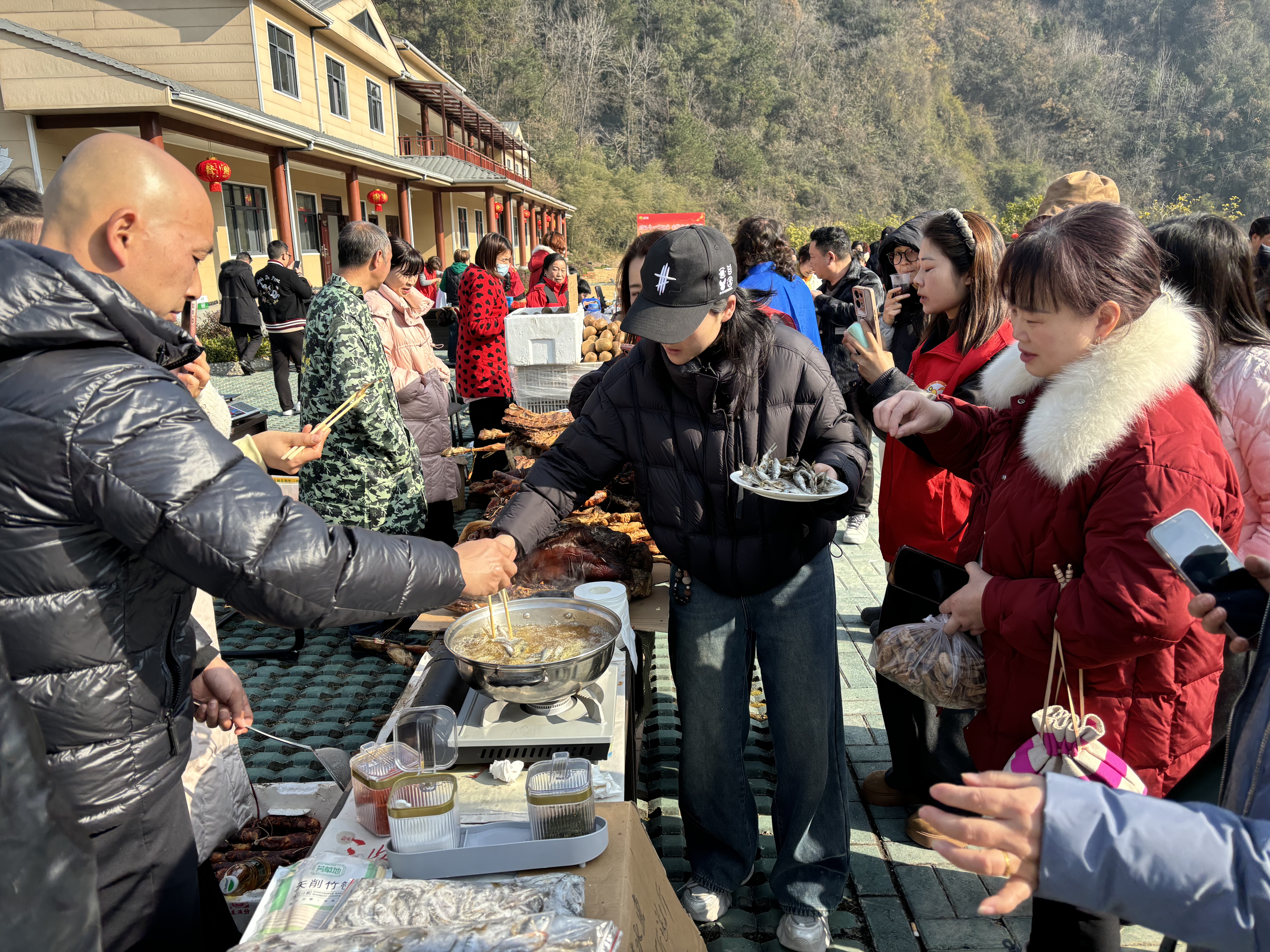 村社联动聚桃源 同心共富话丰年