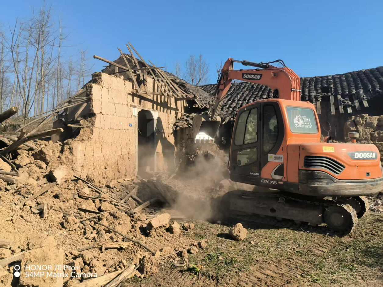 危房拆除除隐患 人居环境再提升