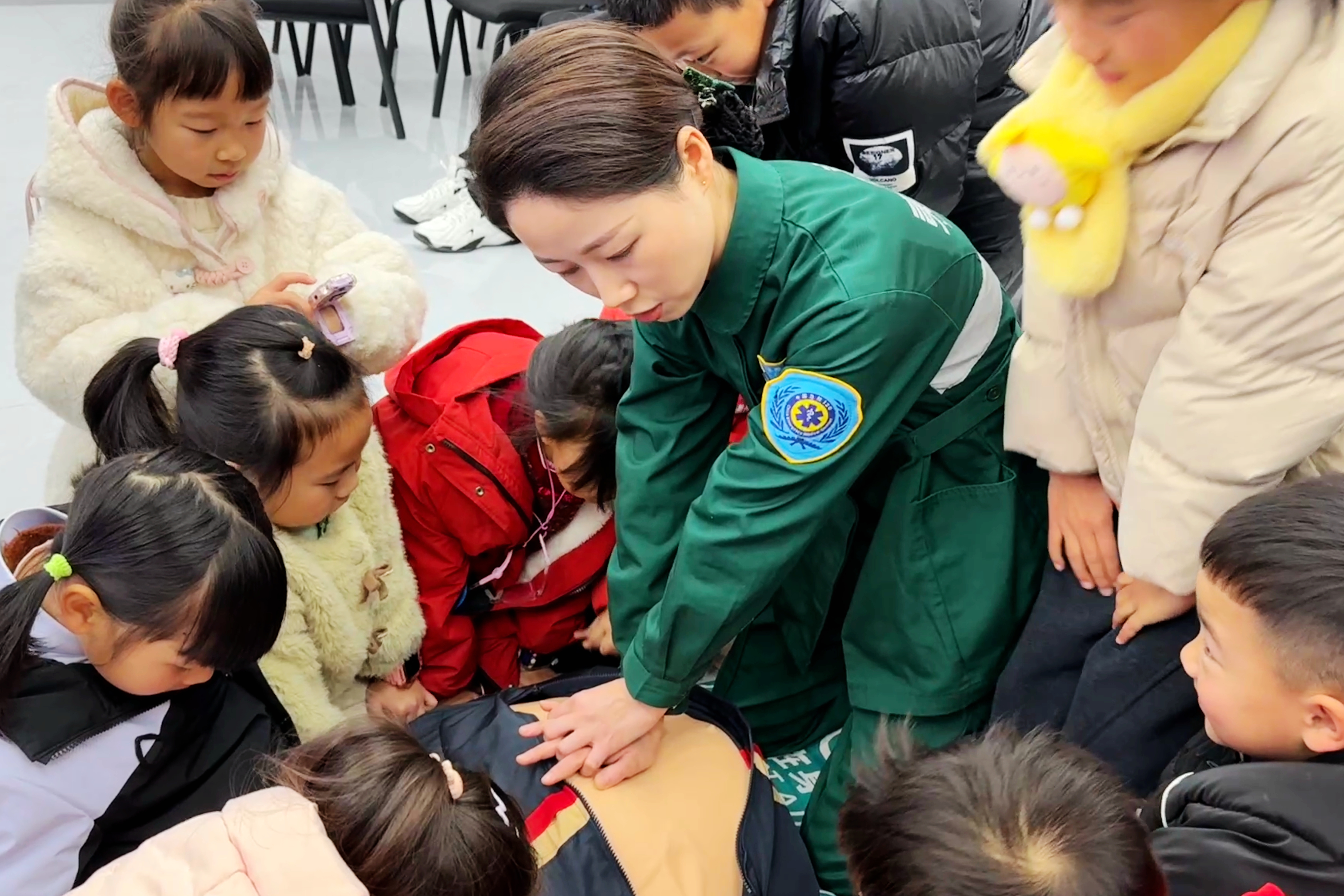 党建赋能守初心 科普护航助成长——夷陵人民医院健康课堂点亮托管时光