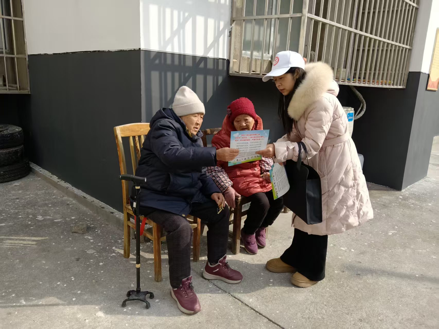 港虹社区：入户敲门送平安，防患未“燃”护万家