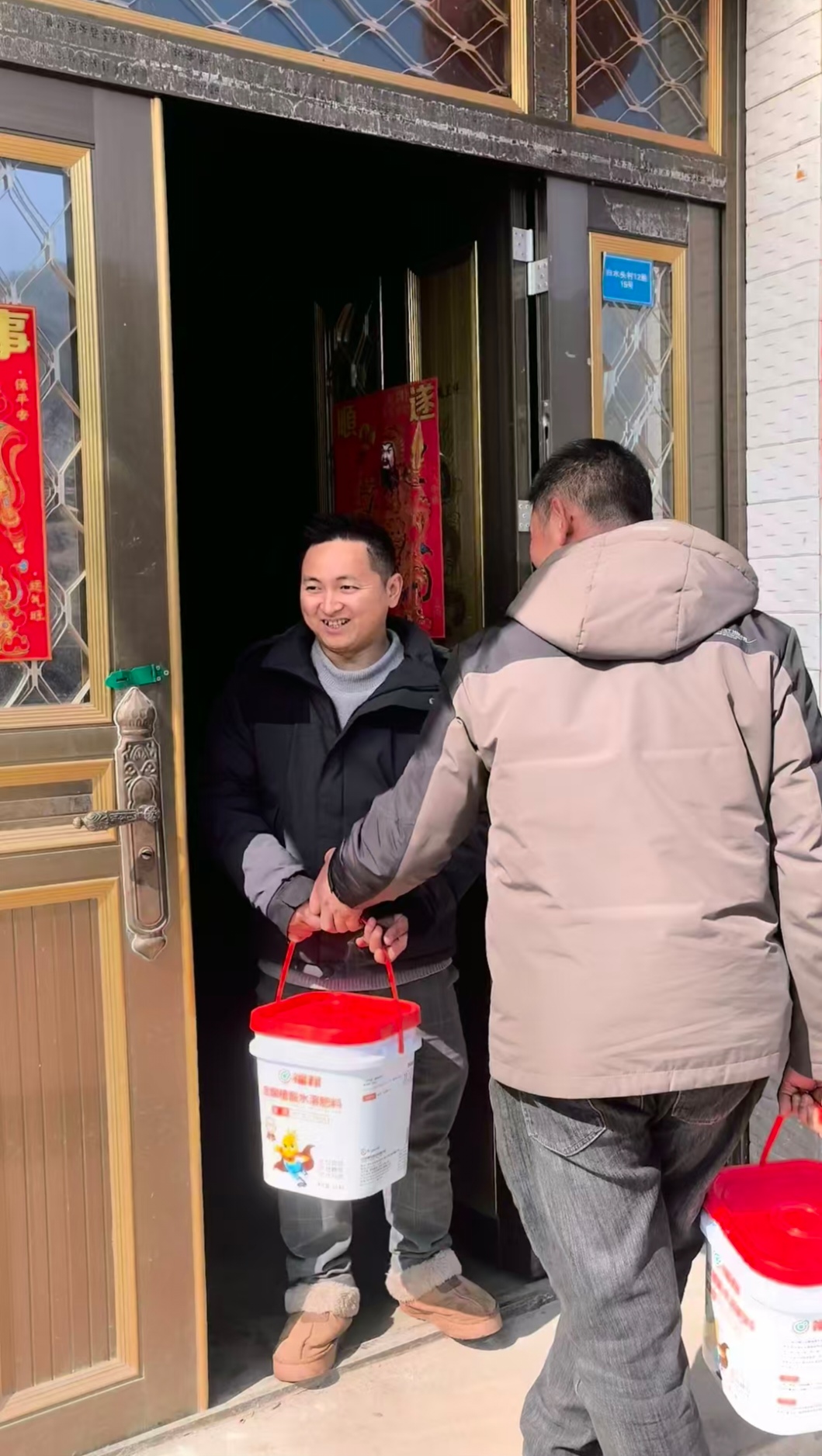 夷陵茶乡新风尚：新春拜年“肥”气足 不送烟酒送“富”礼