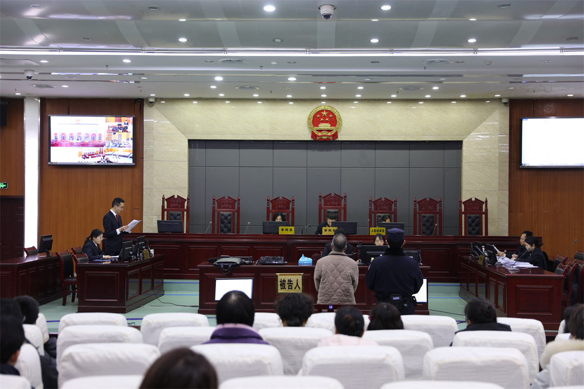 夷陵法院邀请党员干部旁听职务犯罪案件庭审