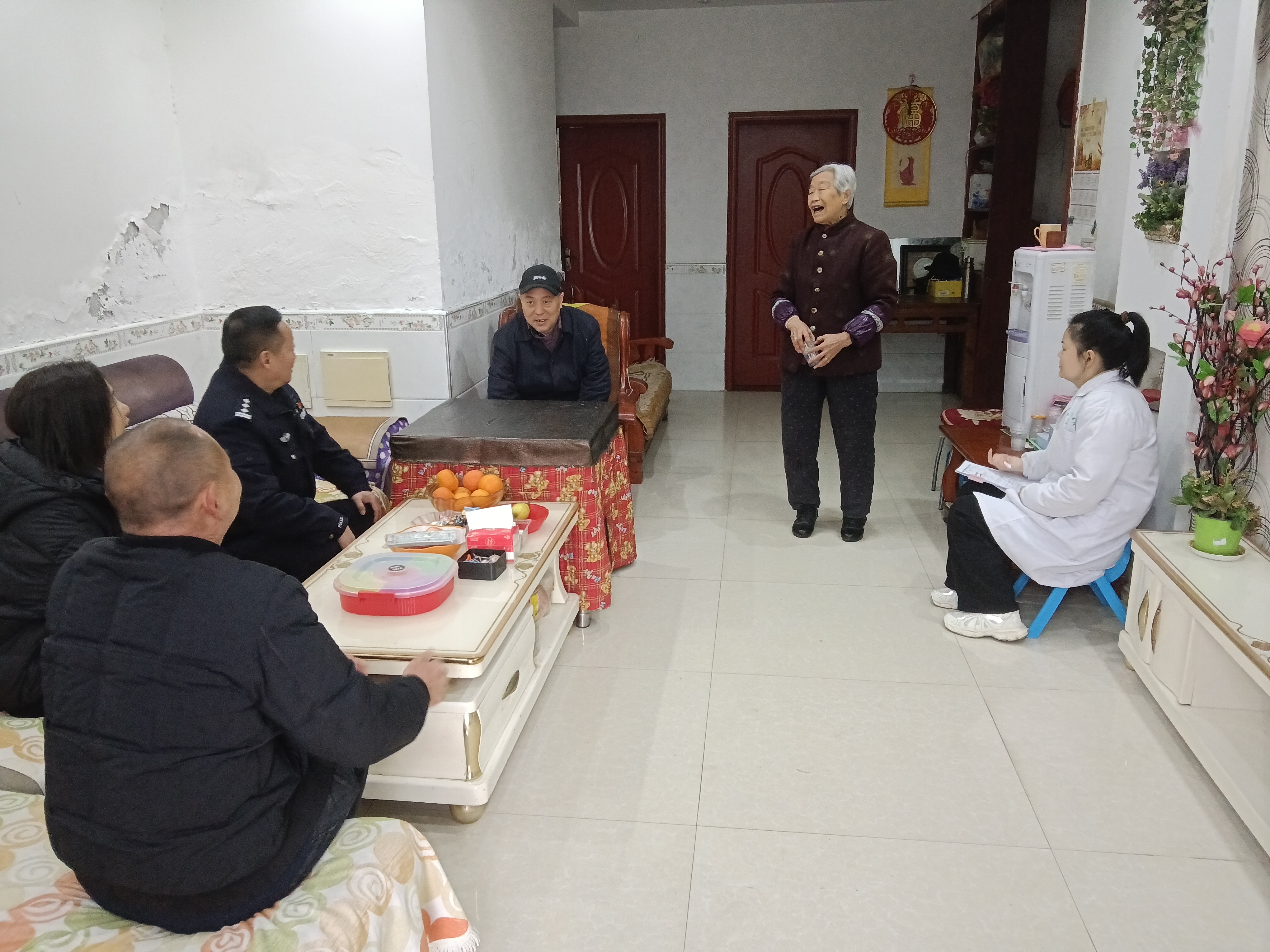 谭家榜社区：以走访传温情 以关爱护平安