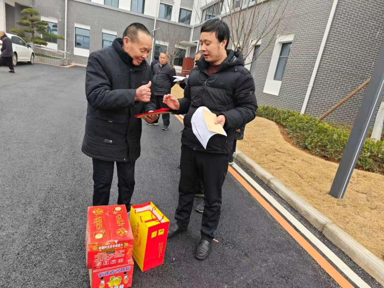 鸦鹊岭镇：节近情浓暖意行 村镇同心慰耆英