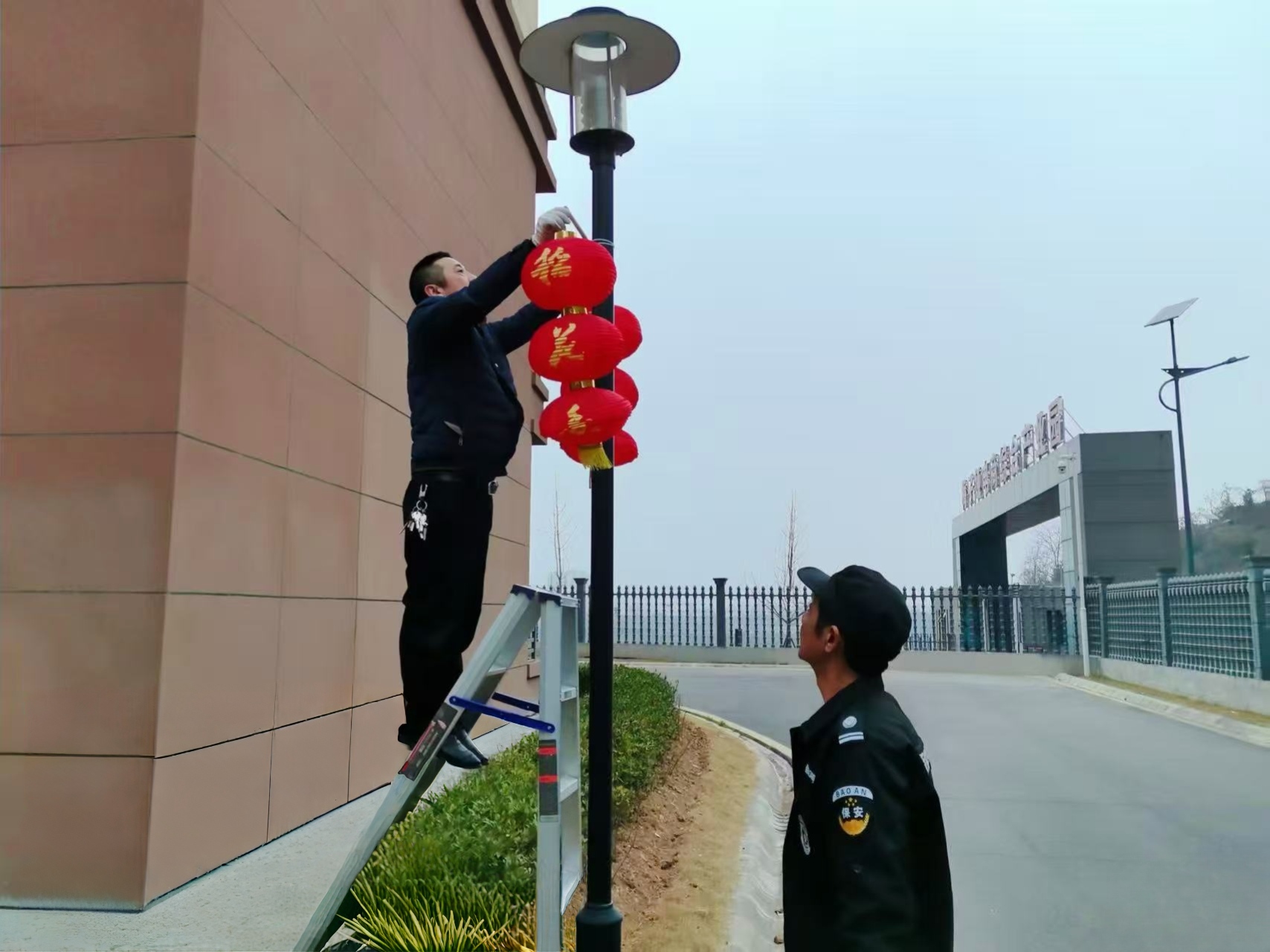 梅子垭村：大红灯笼高高挂 年味浓浓暖人心