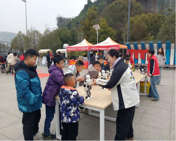 孝亲润童心 科技伴成长