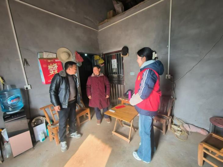 鸦鹊岭镇：情暖特扶家庭 冬日传递温情
