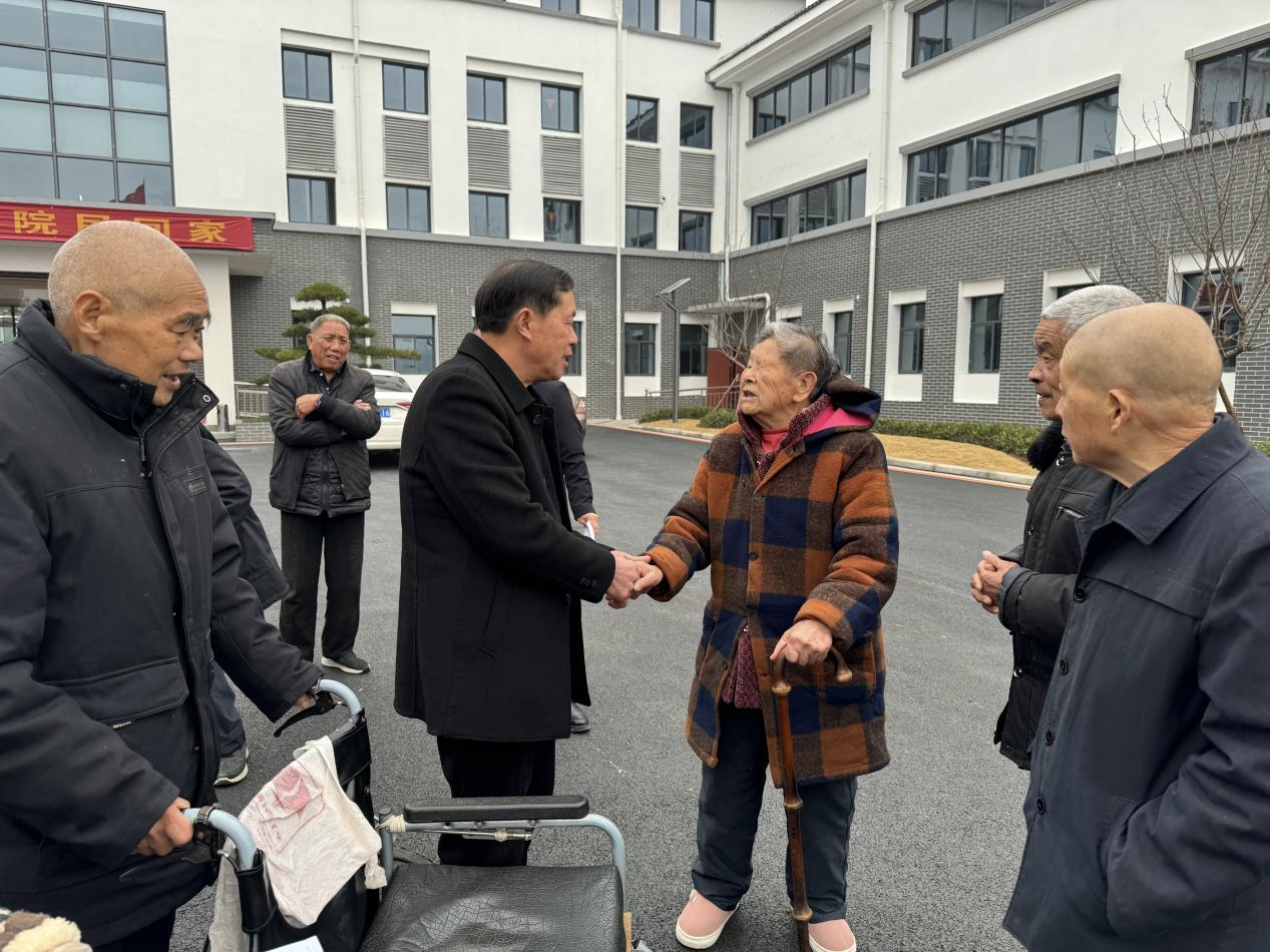 鸦鹊岭镇：情暖夕阳红 关爱伴我行