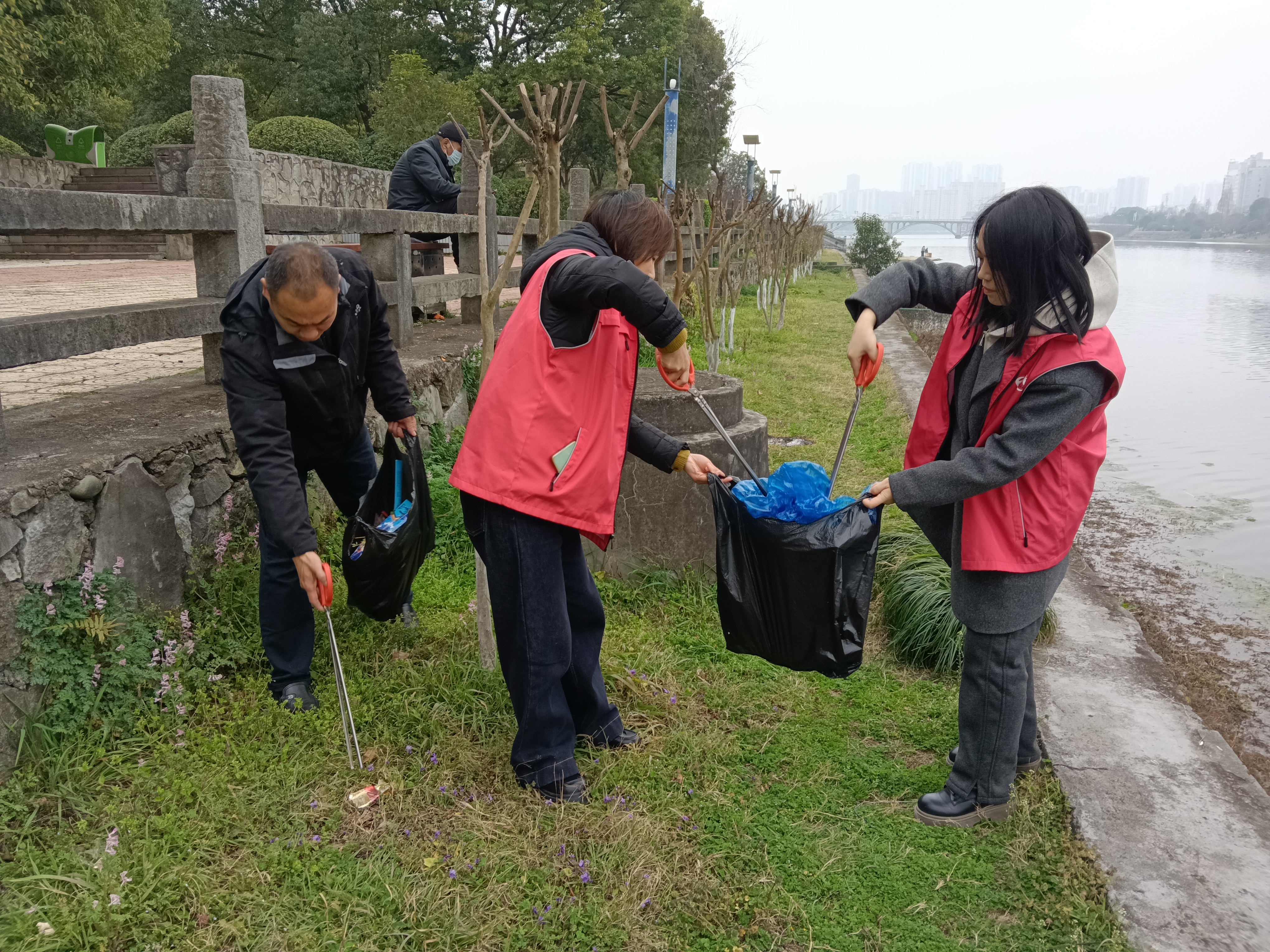 永兴社区：新春开工焕新颜 清河护岸美家园