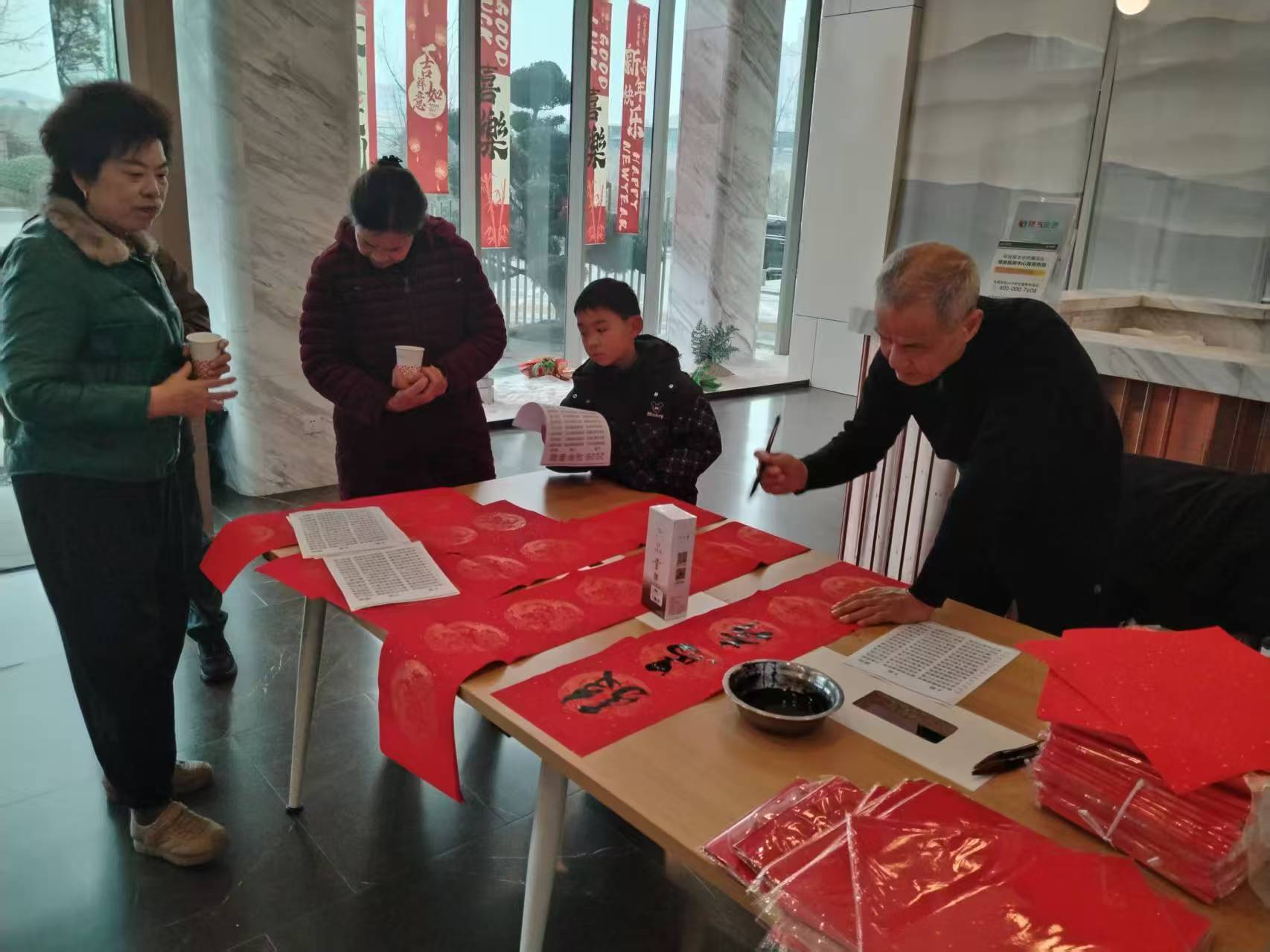 锦云社区：笔尖送福 邻里生春