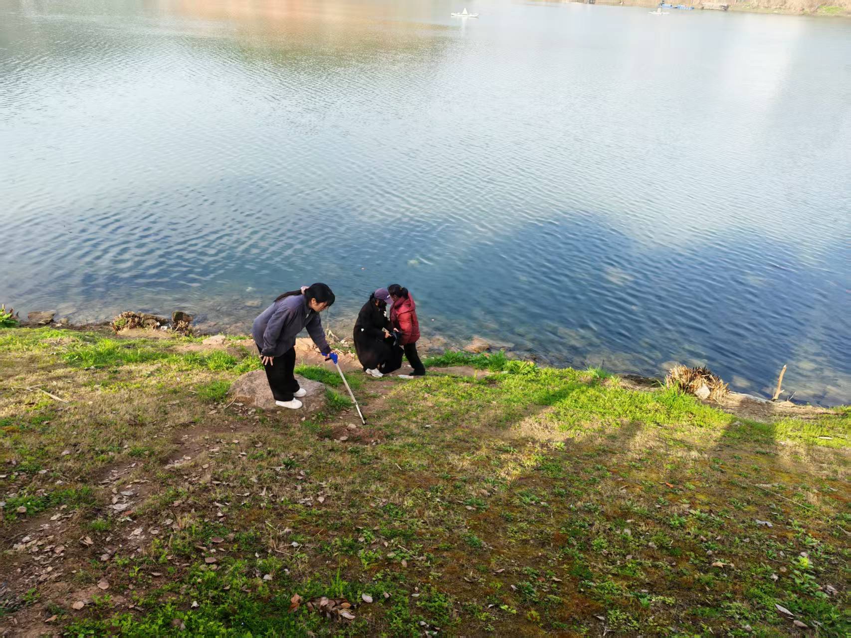 峡江社区：黄柏河畔清波长 峡江志愿护绿忙