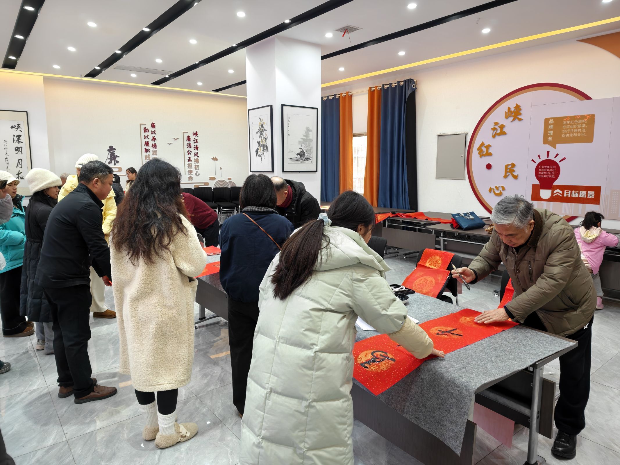 峡江社区：墨香迎春 福至万家