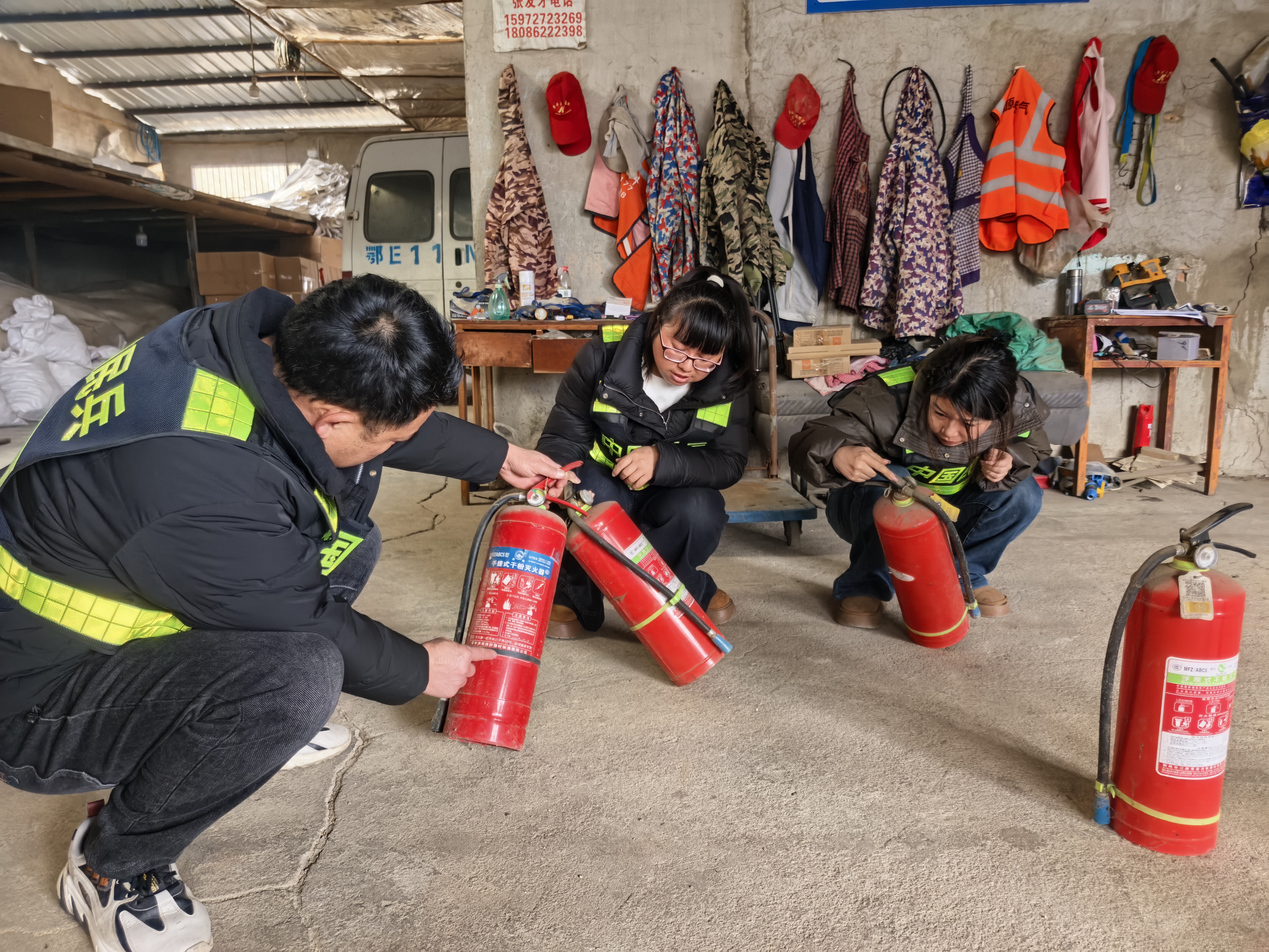 邓村乡竹林湾村：织密春节安全防护网