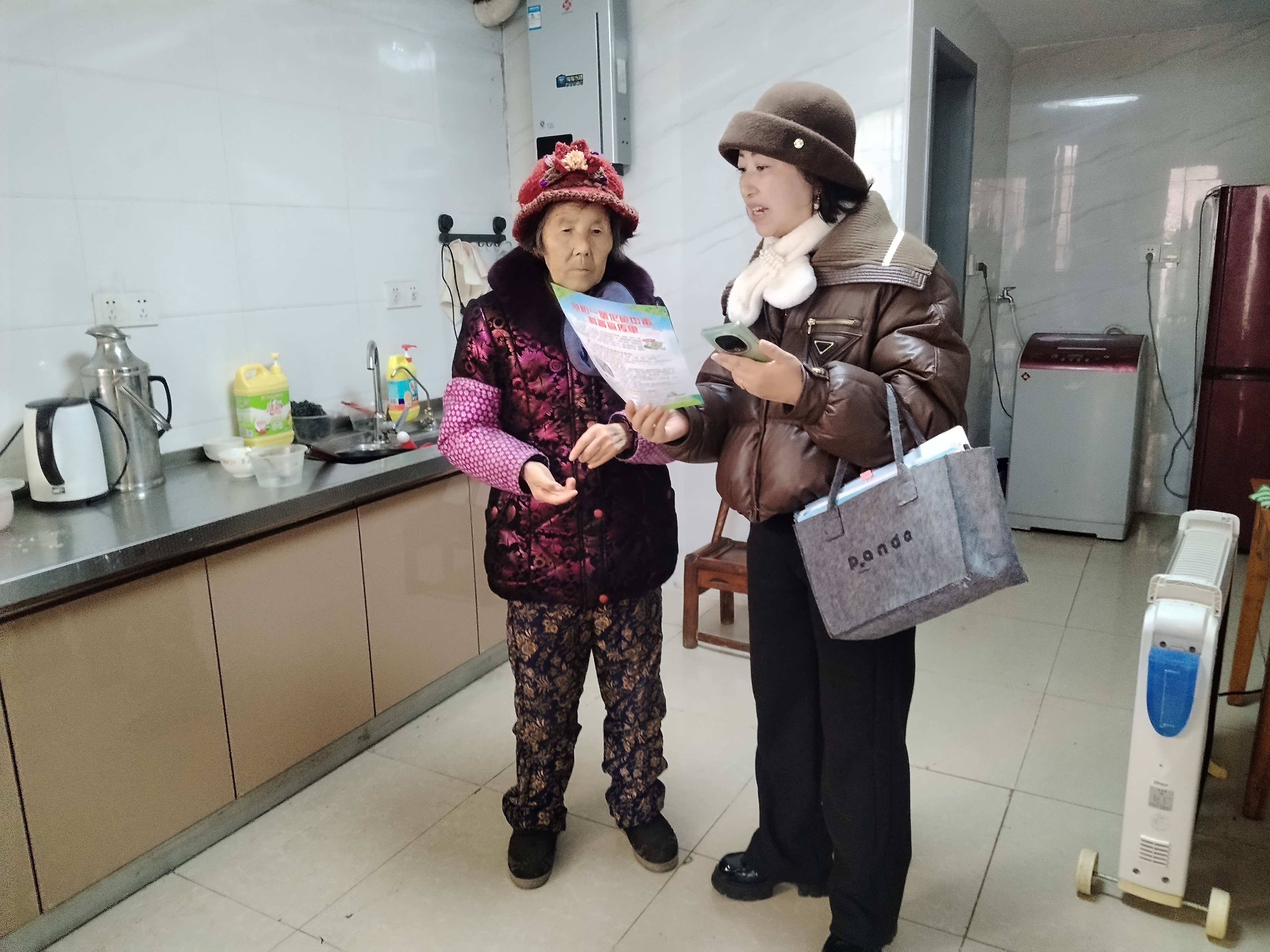 峡江社区：开展入户宣传 严防一氧化碳中毒