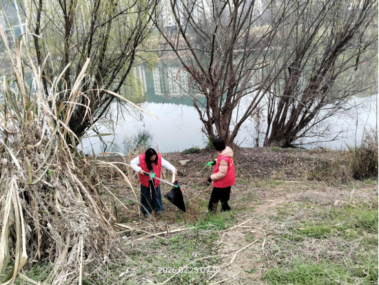 锦湖社区：节后净库护水清 社区环境焕新颜