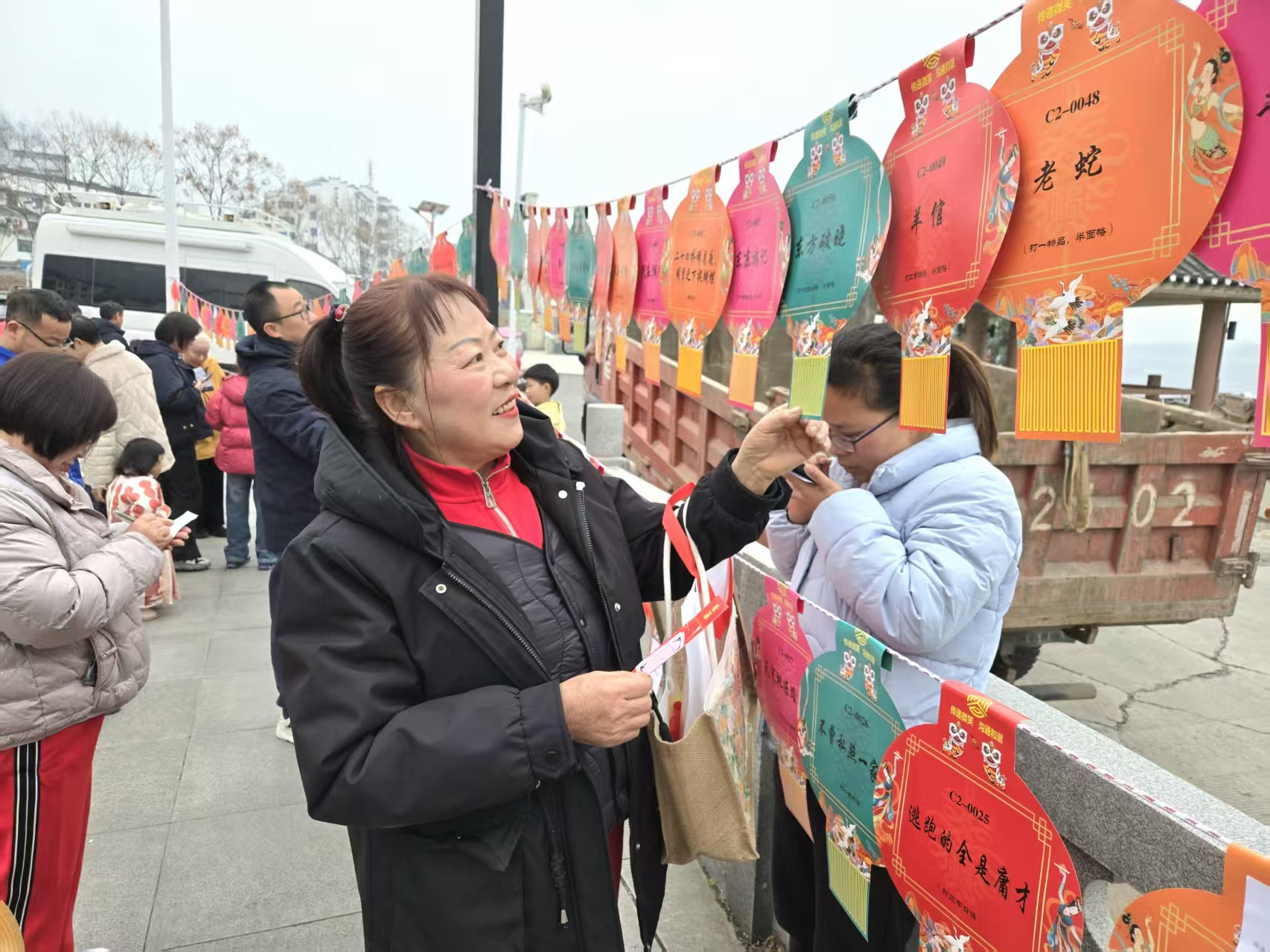 猜灯谜送科普 文化惠民迎新春