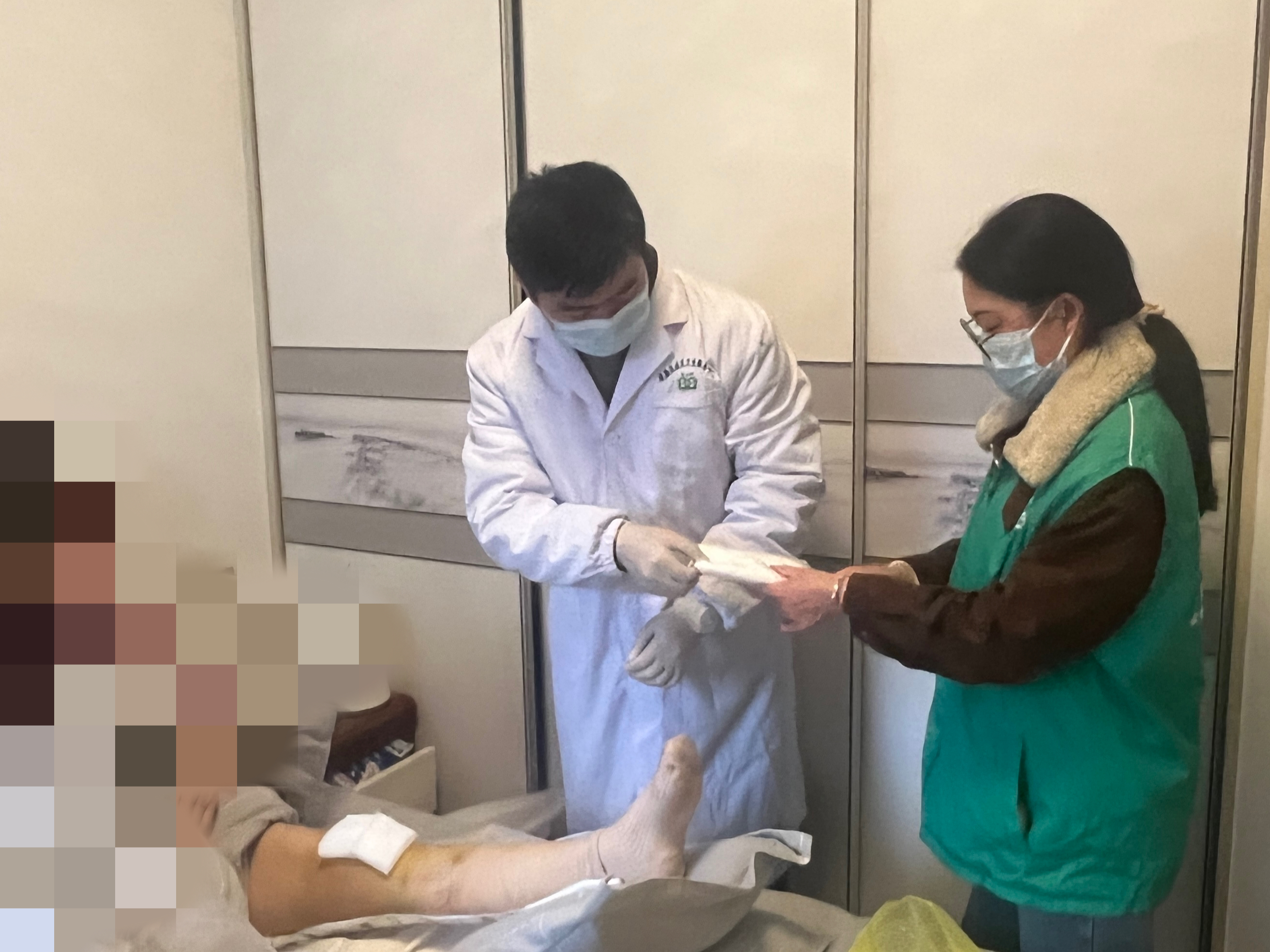 锦江社区：三八佳节送温情 上门服务暖人心