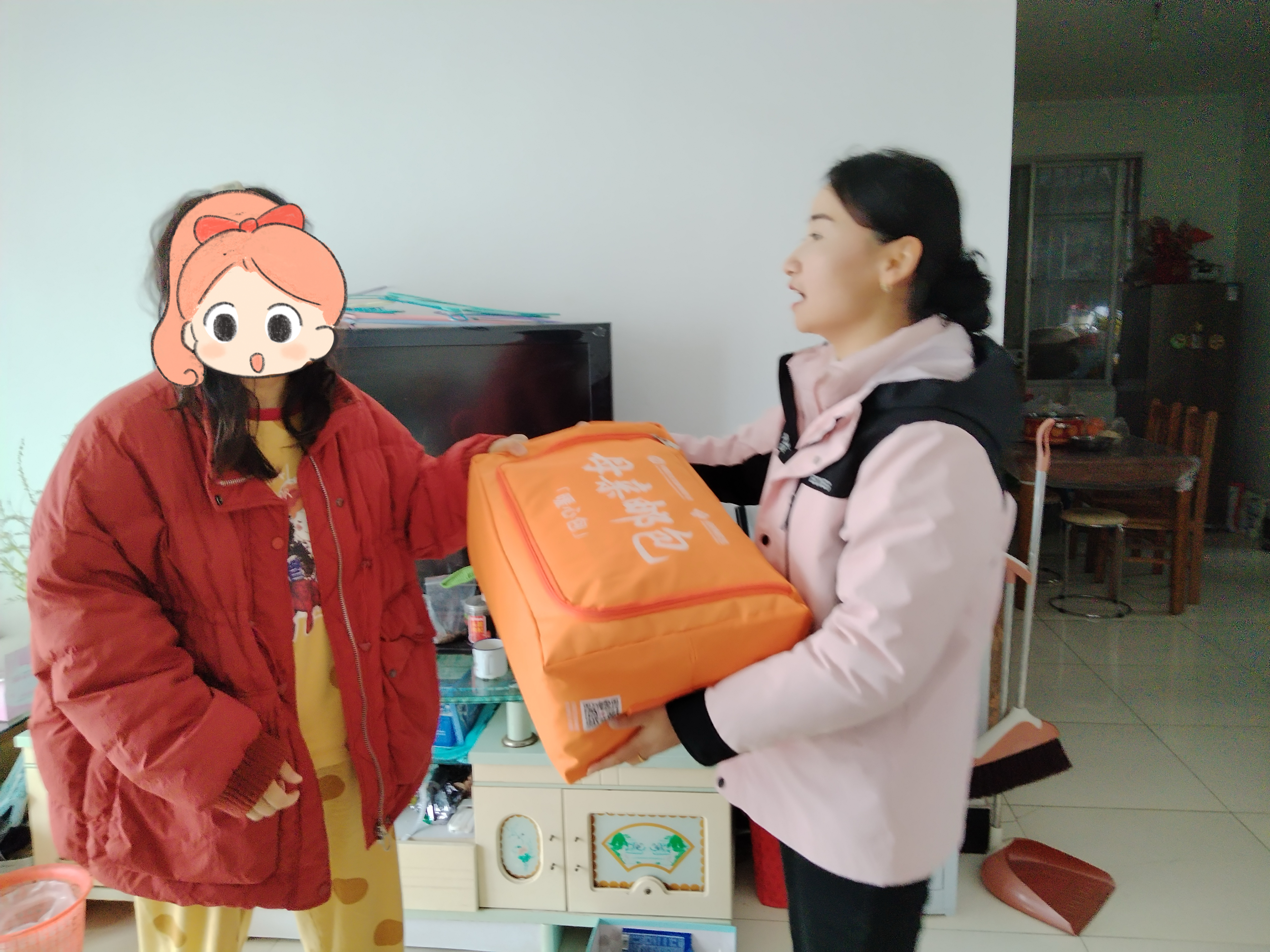 营盘社区：粉红关爱暖人心 爱心礼包送温情