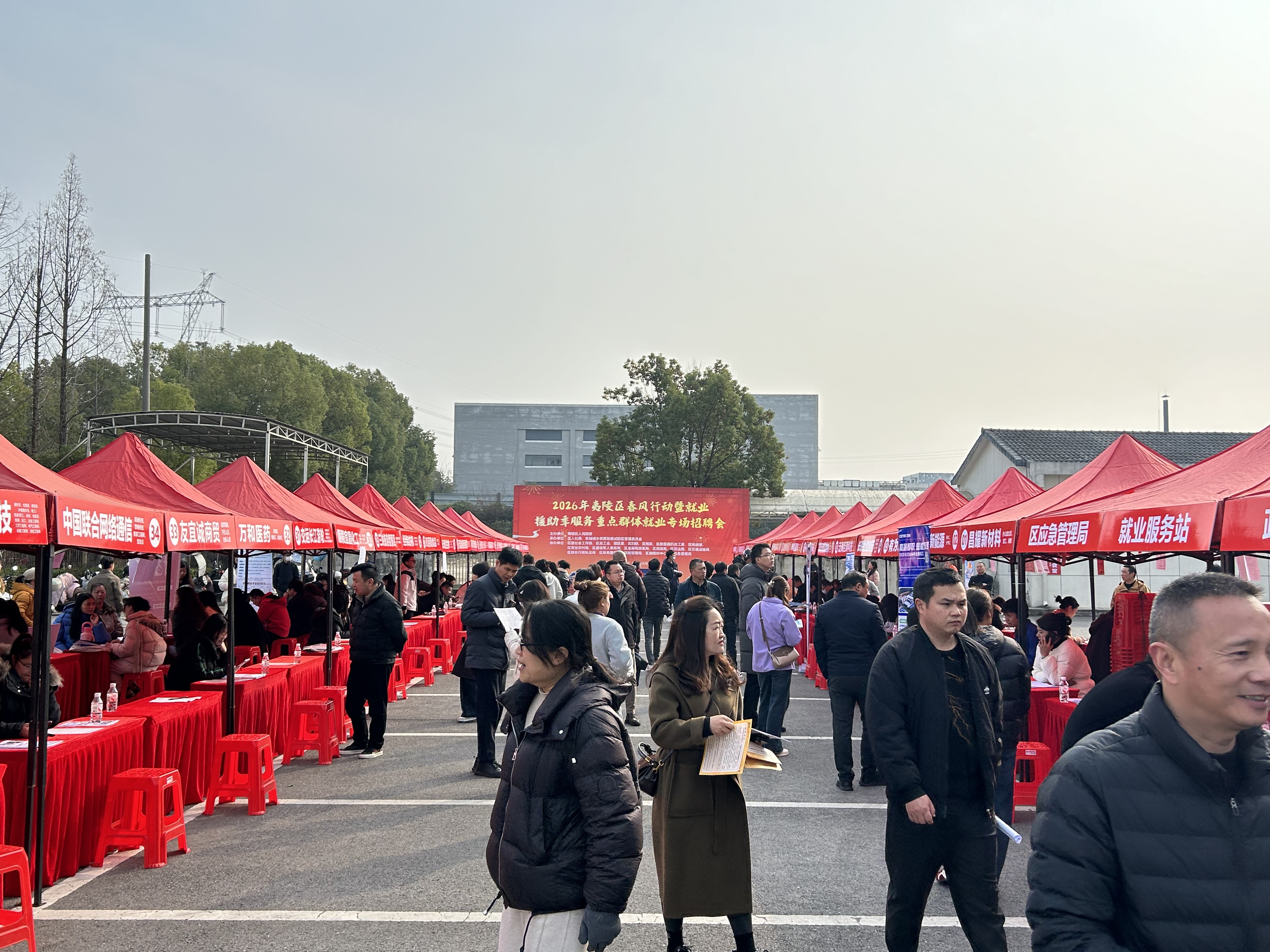 家门口寻好岗！夷陵电商产业城 “春风行动” 招聘会圆满举办