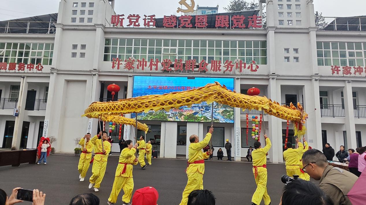 温情共融双节庆 关爱服务暖人心