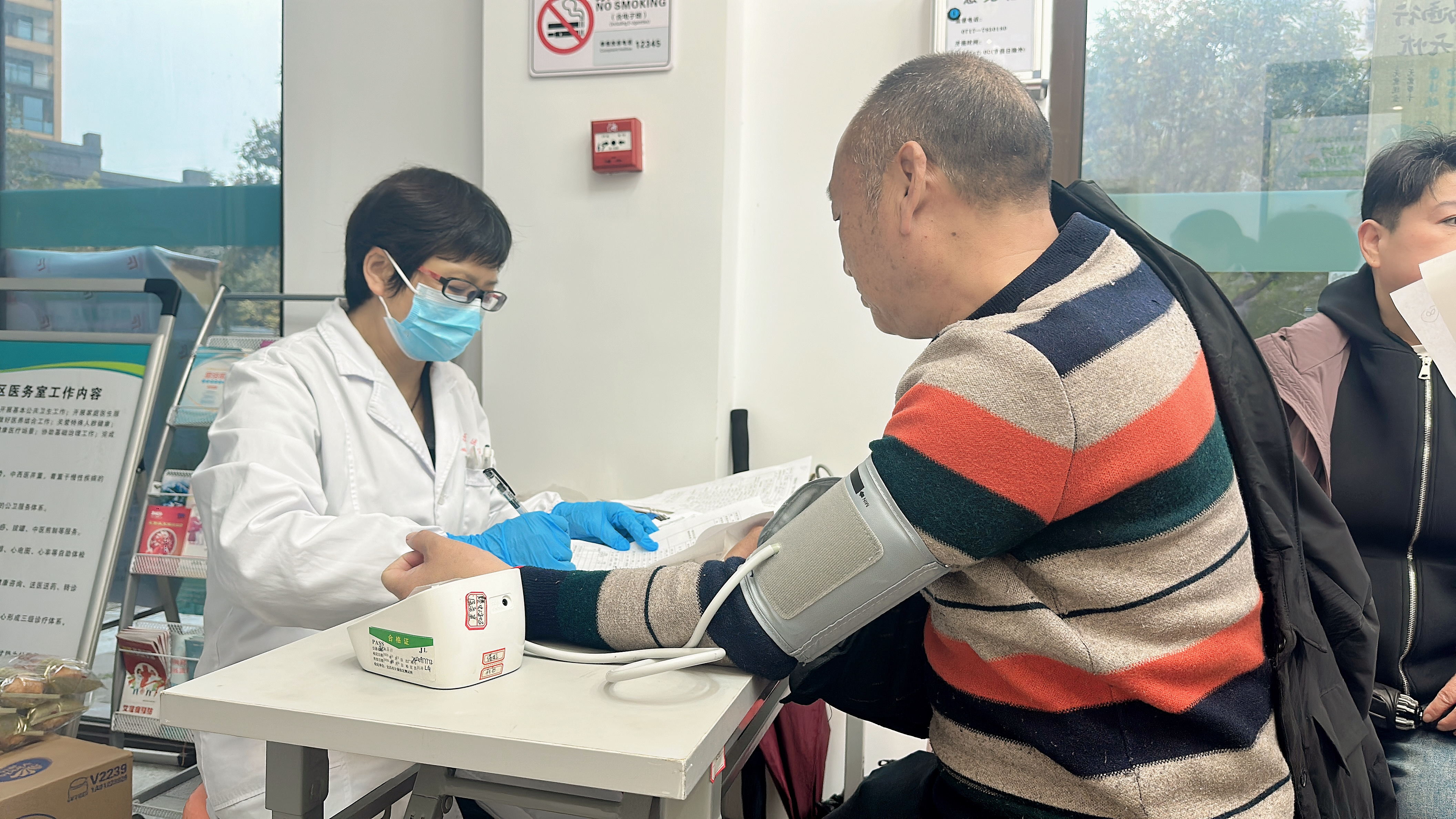 望江社区：免费体检送健康 暖心早餐伴同行