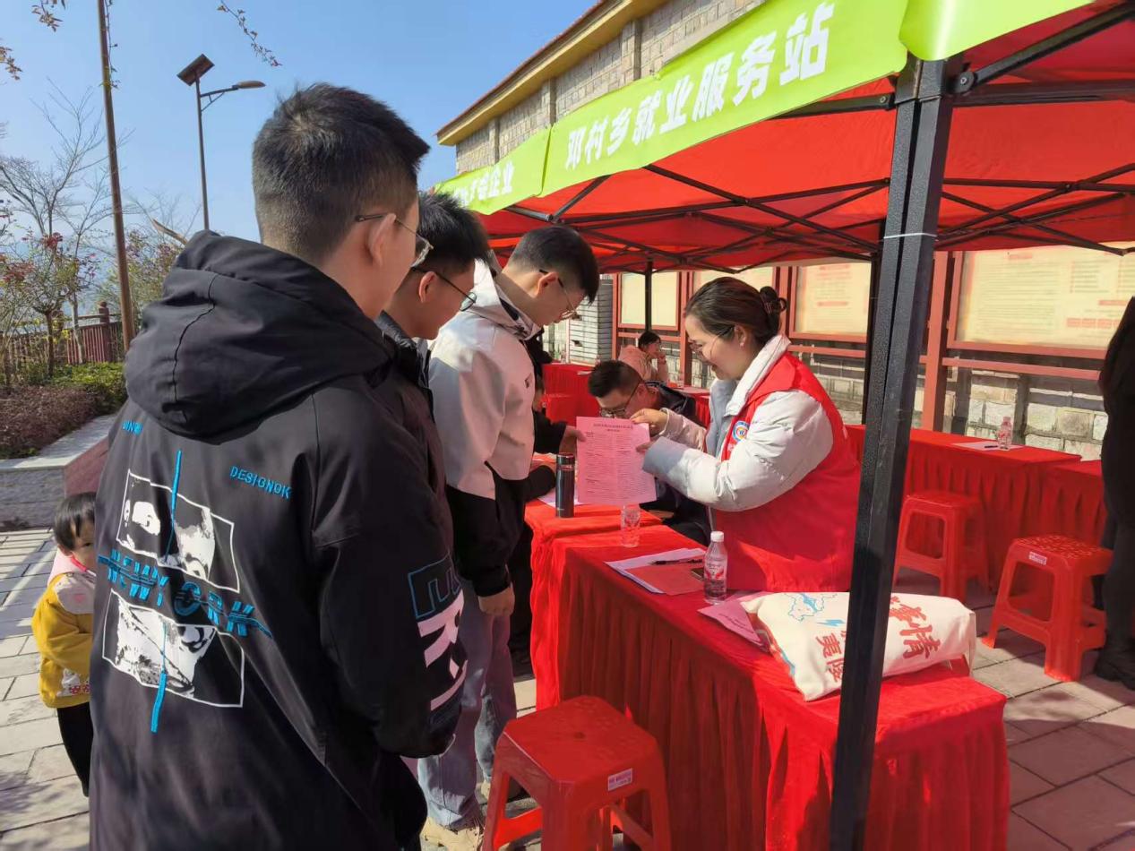 “春风行动”进邓村：茶乡引才成效显著 精准服务助企惠民