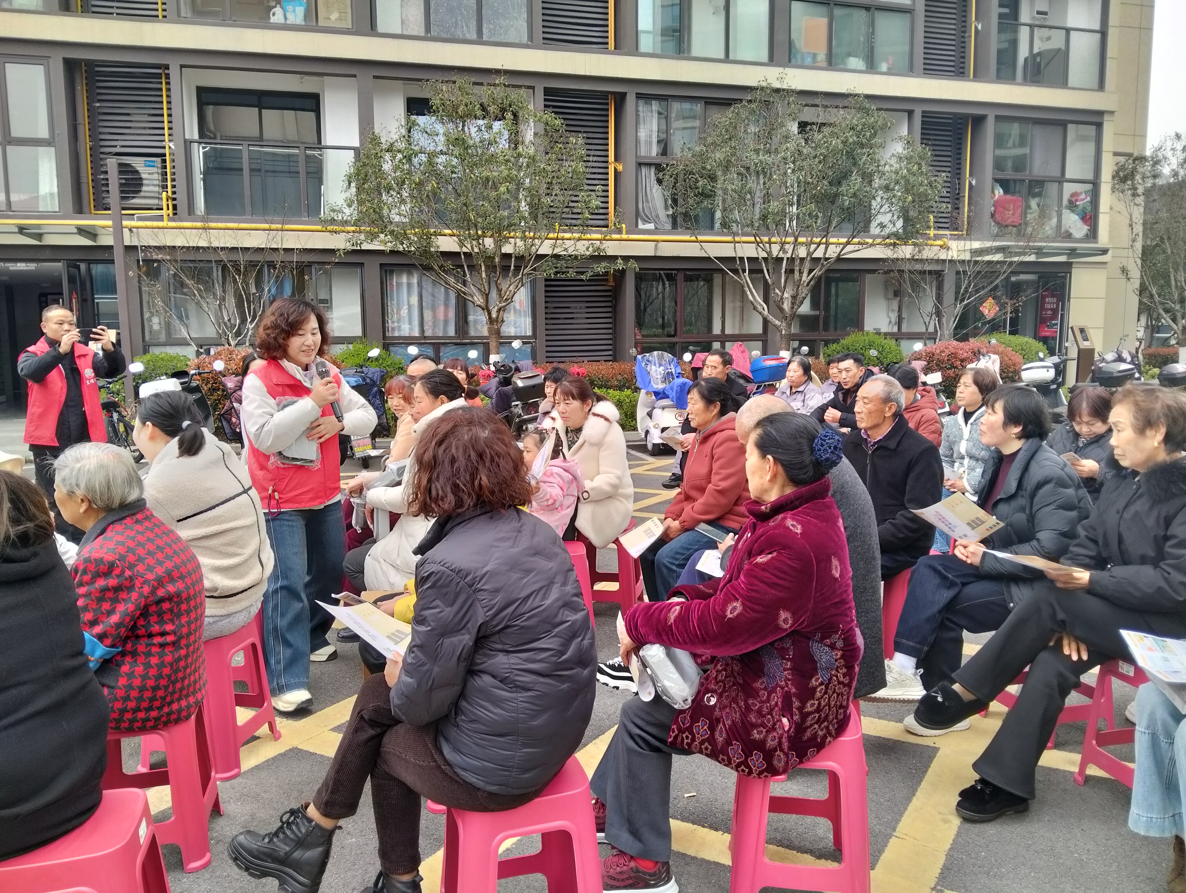 东城社区：寓教于乐学分类，“两袋对两桶”进小区