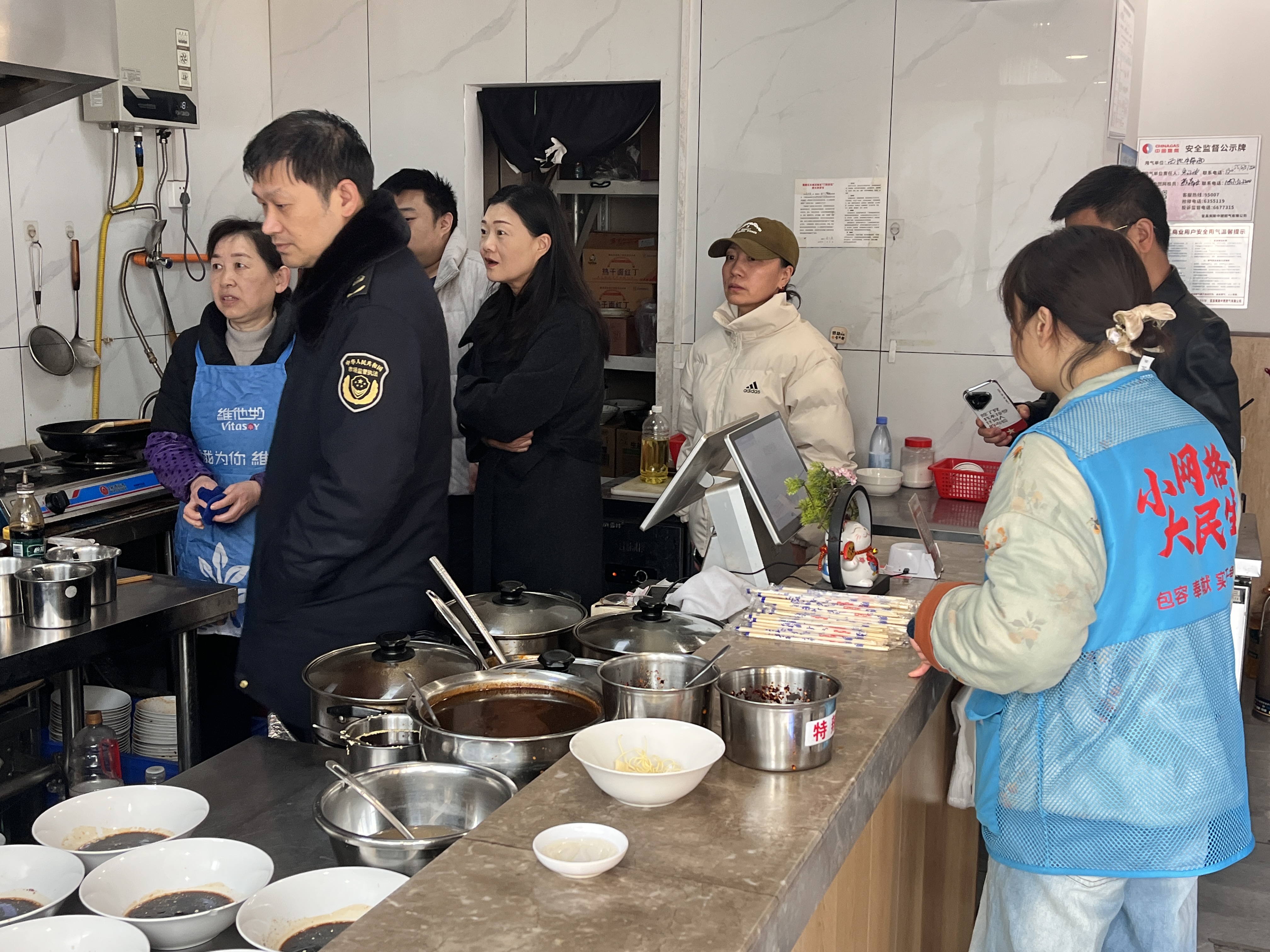 绿洲社区：多方联动查隐患 守护商铺“烟火气”